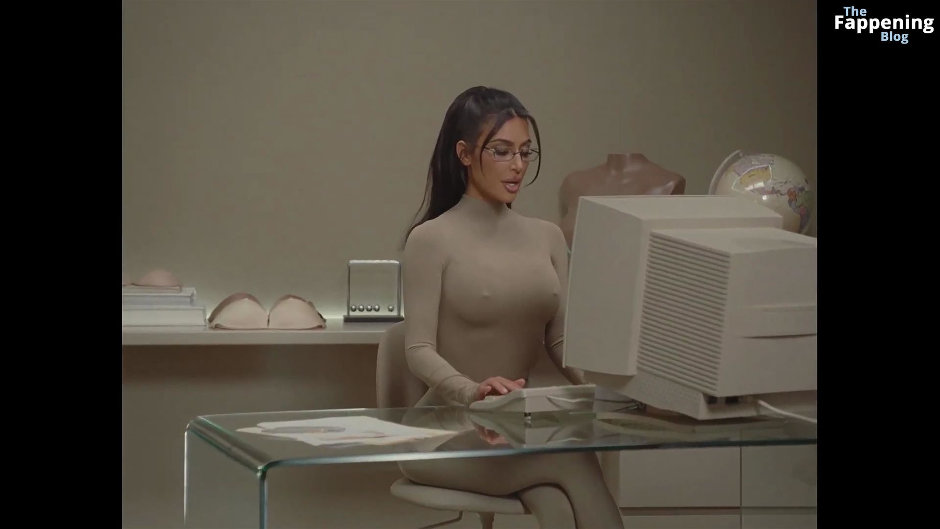 Kim-Kardashian-Sexy-6-The-Fappening-Blog.jpg
