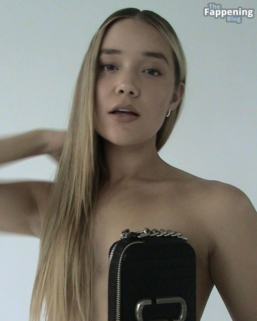 Olivia Ponton Sexy &amp; Topless (13 Photos + Video)