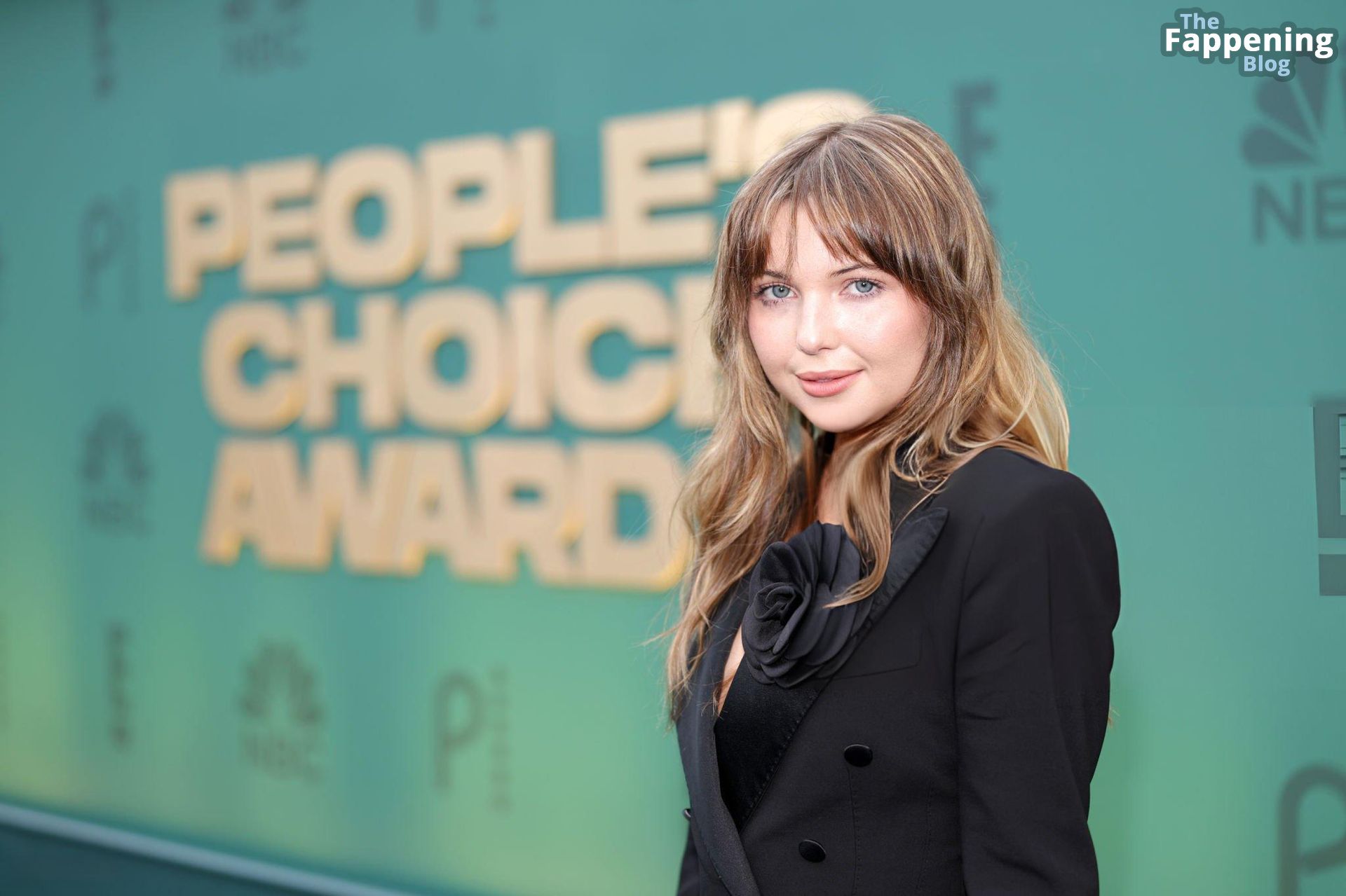 Sammi Hanratty Shows Off Her Sexy Legs at the 49th Annual People’s Choice Awards 2024 (51 Photos)