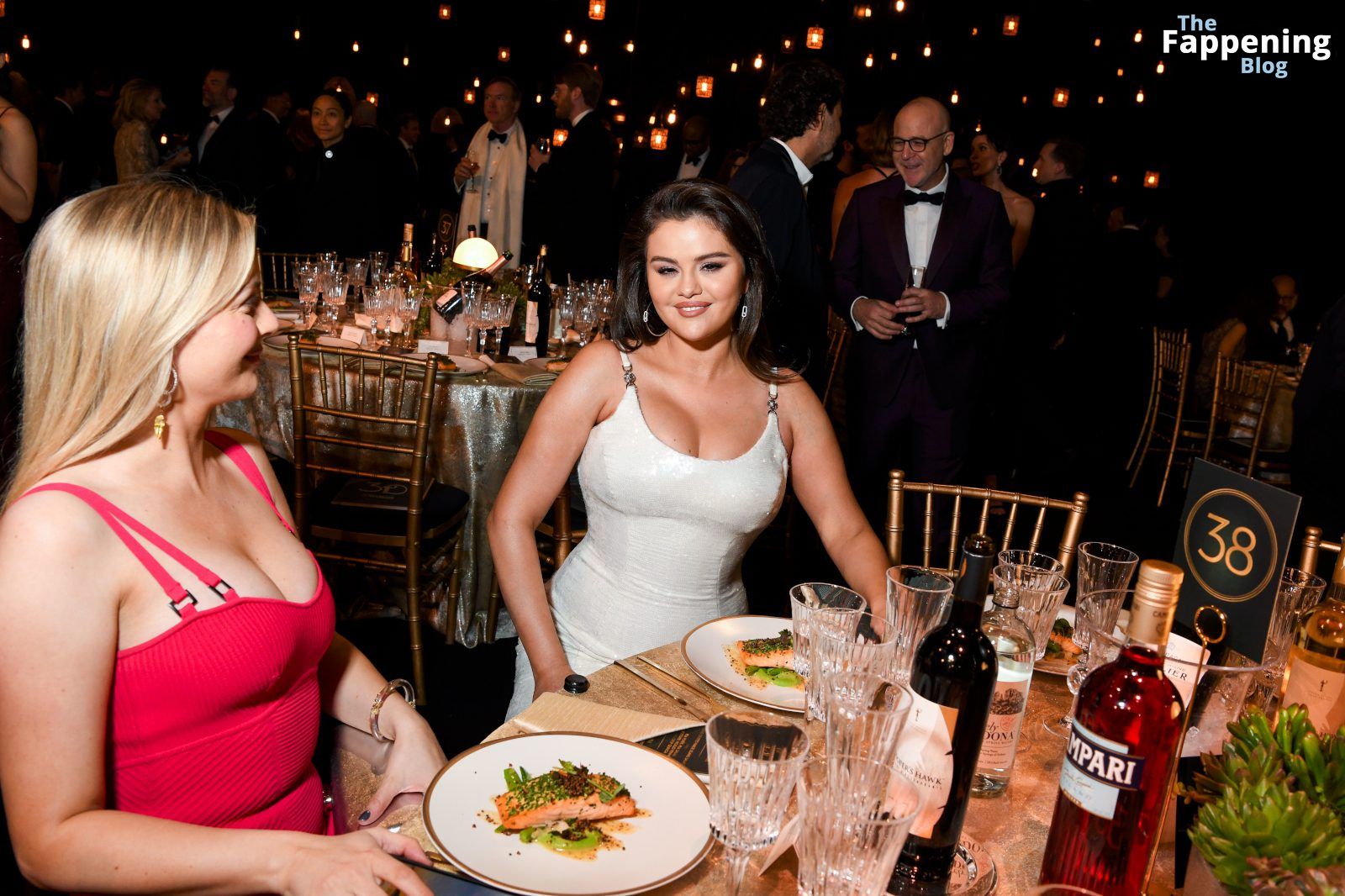 Selena-Gomez-White-Dress-Big-Breasts-Cleavage-SAG-Awards-31-thefappeningblog.com_.jpg