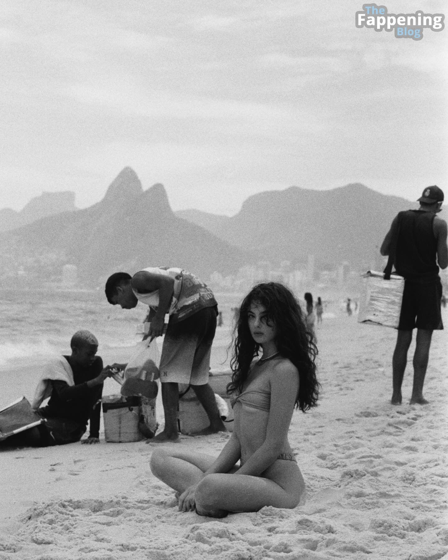 Deva Cassel Flaunts Her Figure in a Bikini on the Beach in Rio de Janeiro (10 Photos)