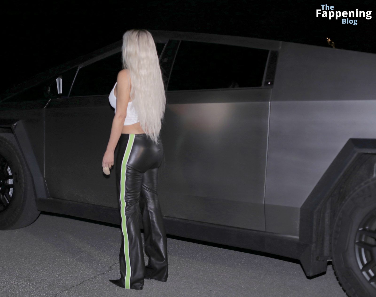 Kim Kardashian Displays Her Sexy Figure in Beverly Hills (25 Photos)