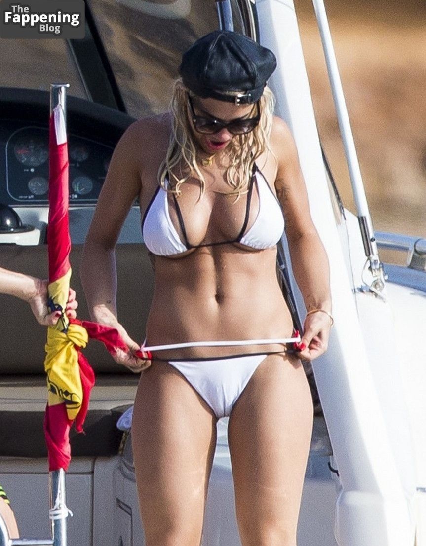 Rita Ora Hot (15 Photos)