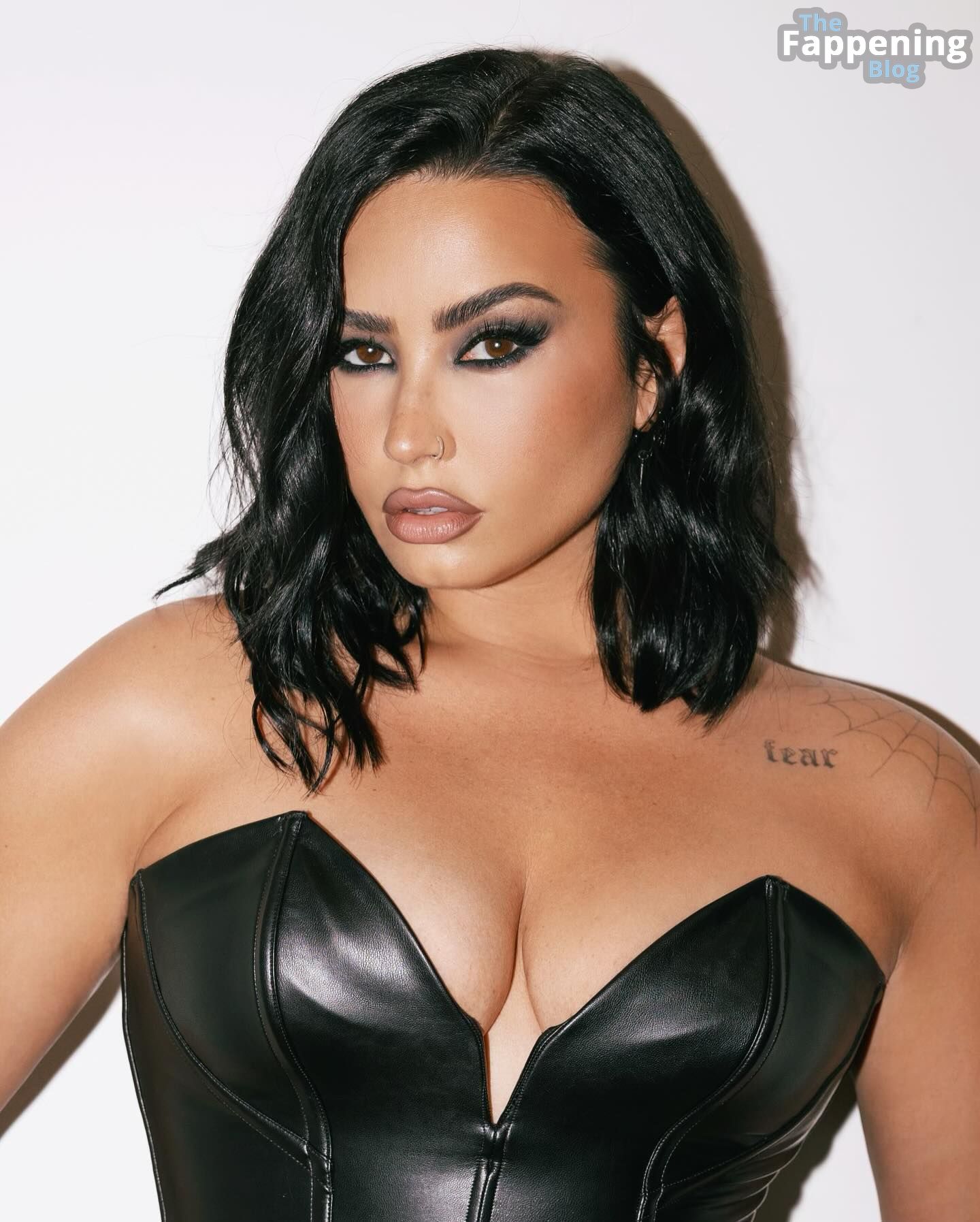 Demi Lovato Nude &amp; Sexy Collection (23 Photos)