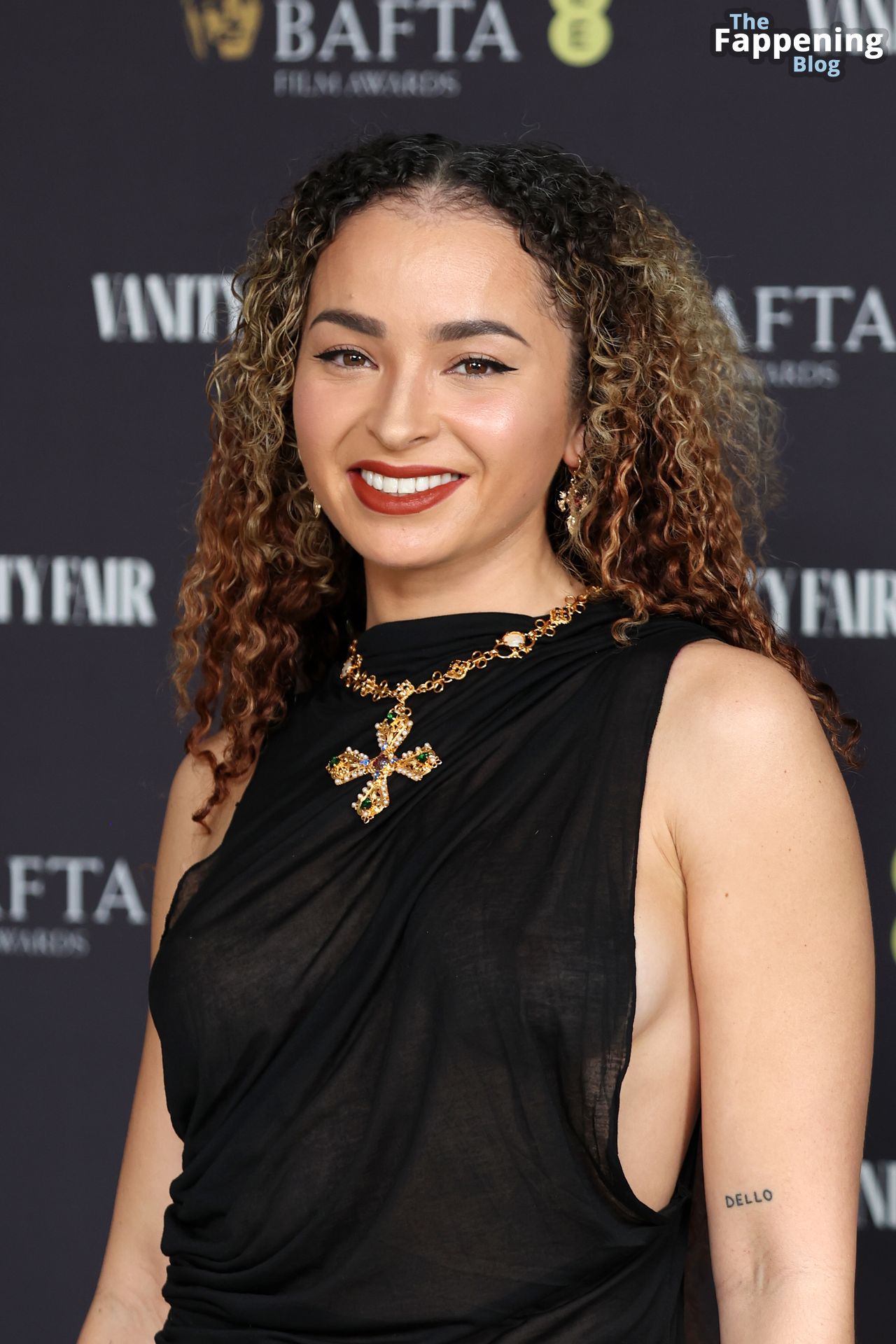 Ella Eyre Flashes Her Nude Tits at the Events (32 Photos)