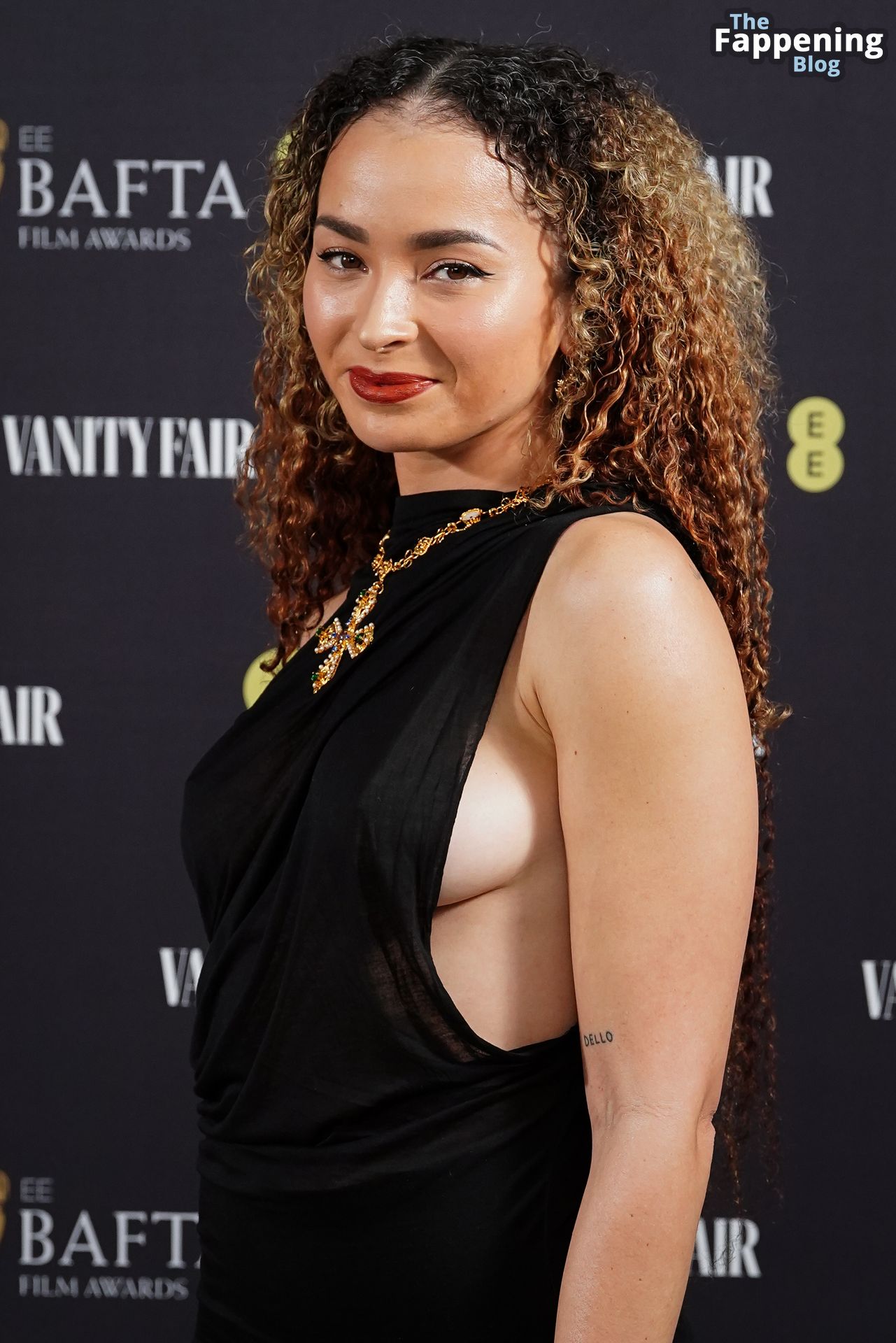 Ella Eyre Flashes Her Nude Tits at the Events (32 Photos)