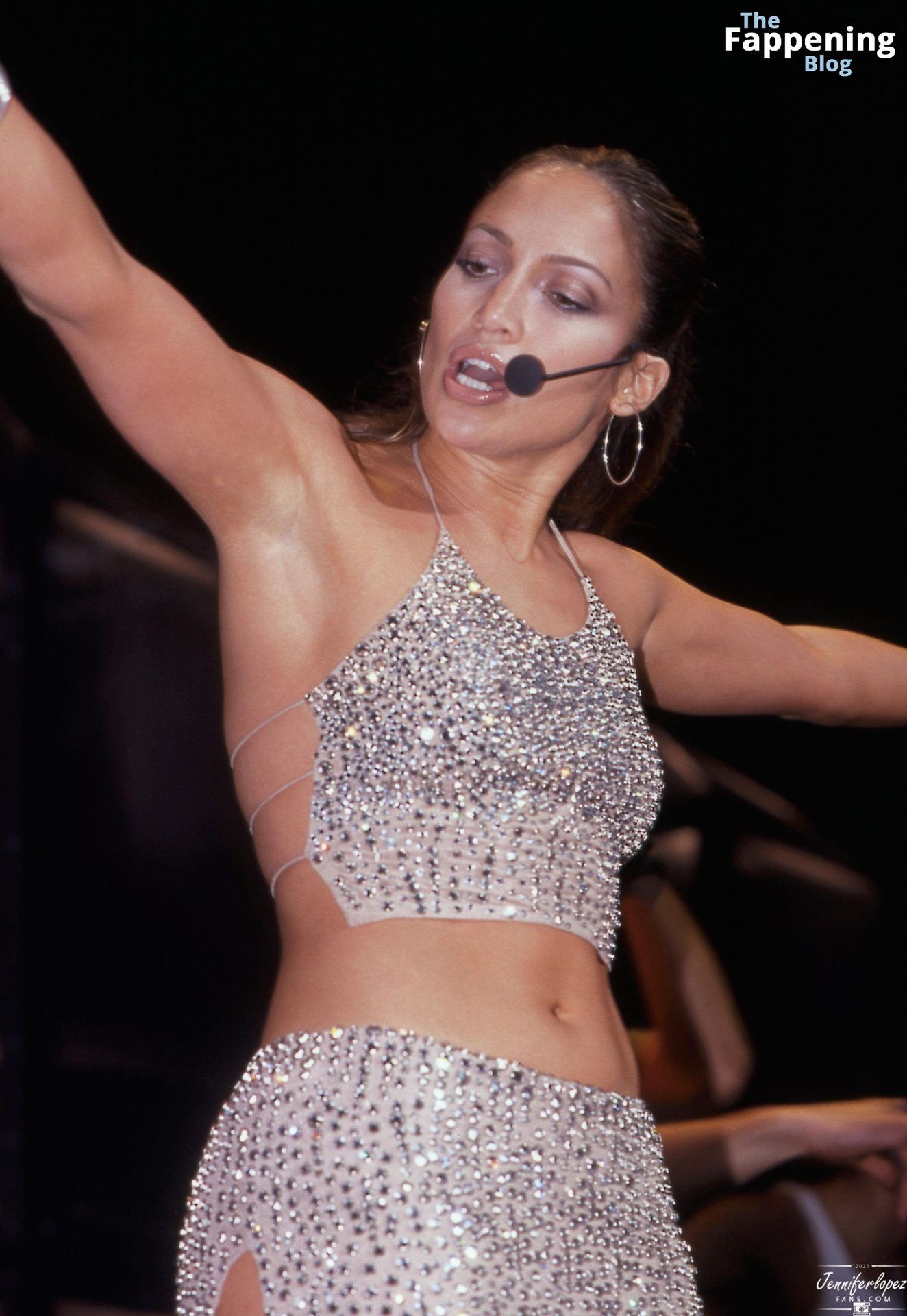 Jennifer_Lopez_Sultry_Appearance_Concert_NYC-9-2-thefappeningblog.com_.jpg