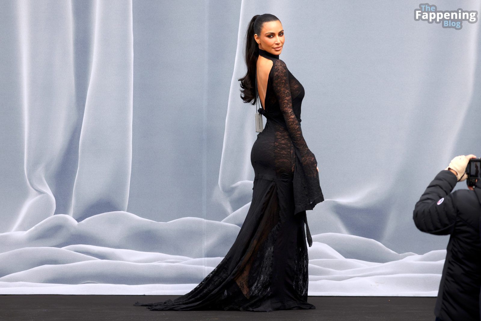 Kim-Kardashian-Balenciaga-Paris-Fashion-Show-Big-Ass-Curvy-Body-15-thefappeningblog.com_.jpg