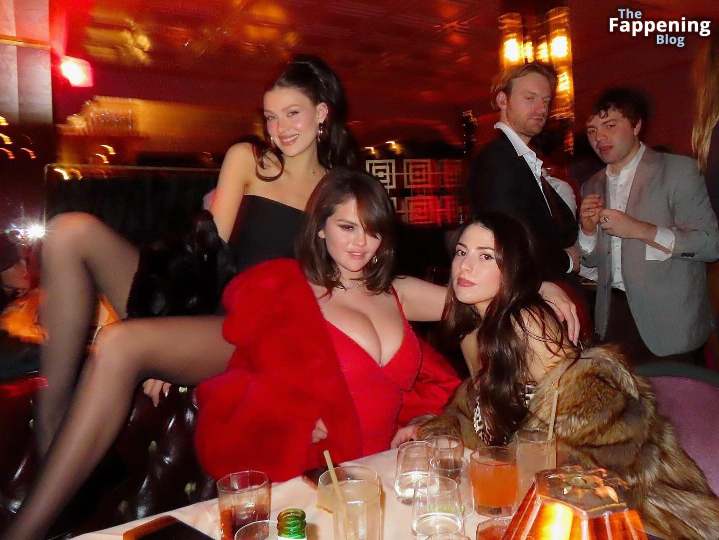 Selena-Gomez-Spectacular-Breasts-Big-Cleavage-Red-Dress-8-thefappeningblog.com_.jpg