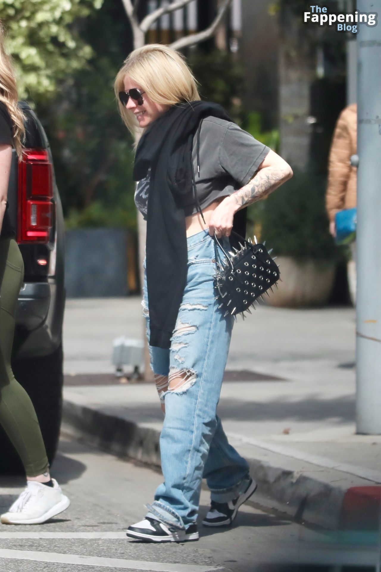 Avril Lavigne is All Smiles Ahead of a Shopping Trip in Beverly Hills (17 Photos)