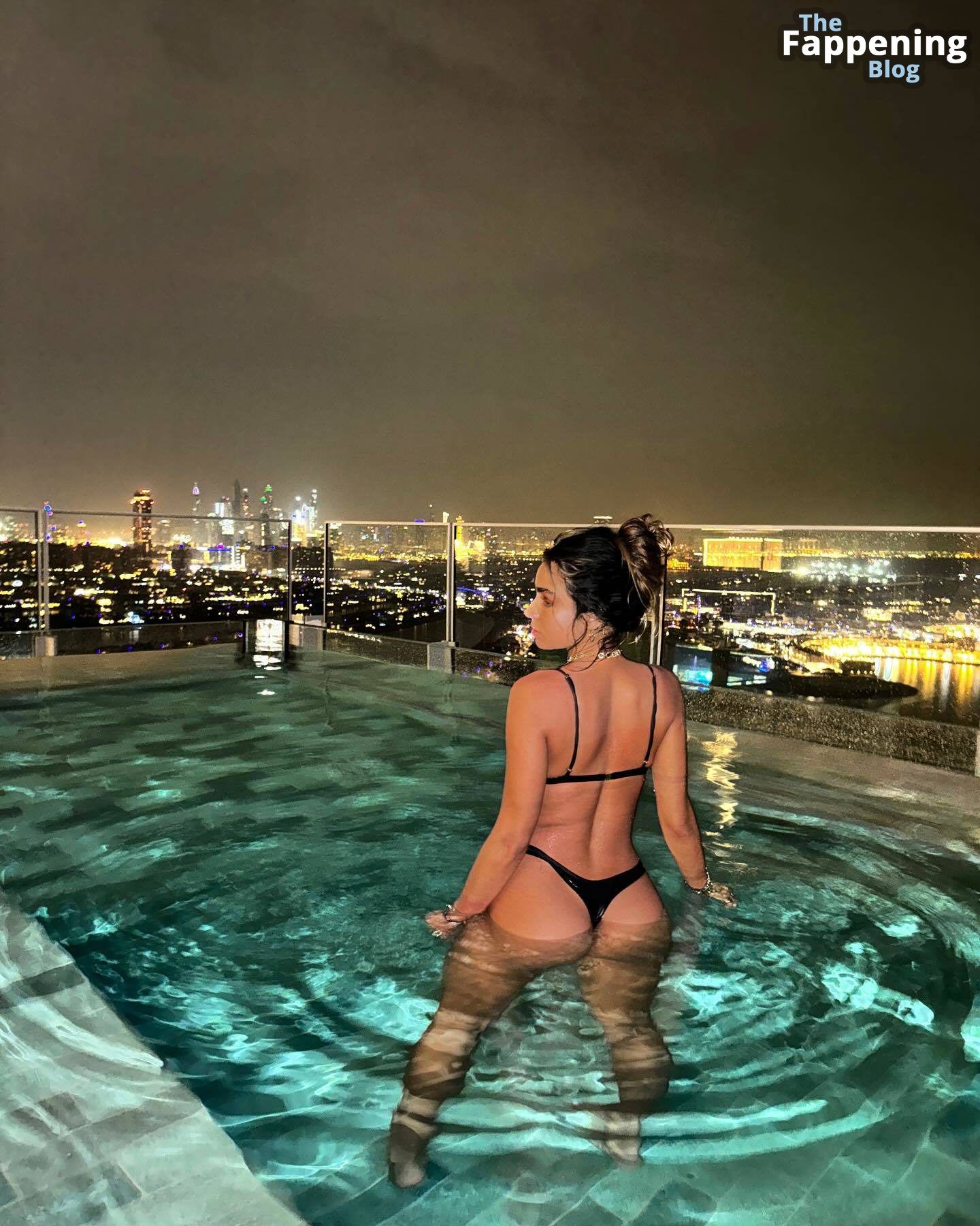 Sommer Ray Looks Hot in a Bikini as She Poses in the Pool (11 Photos)