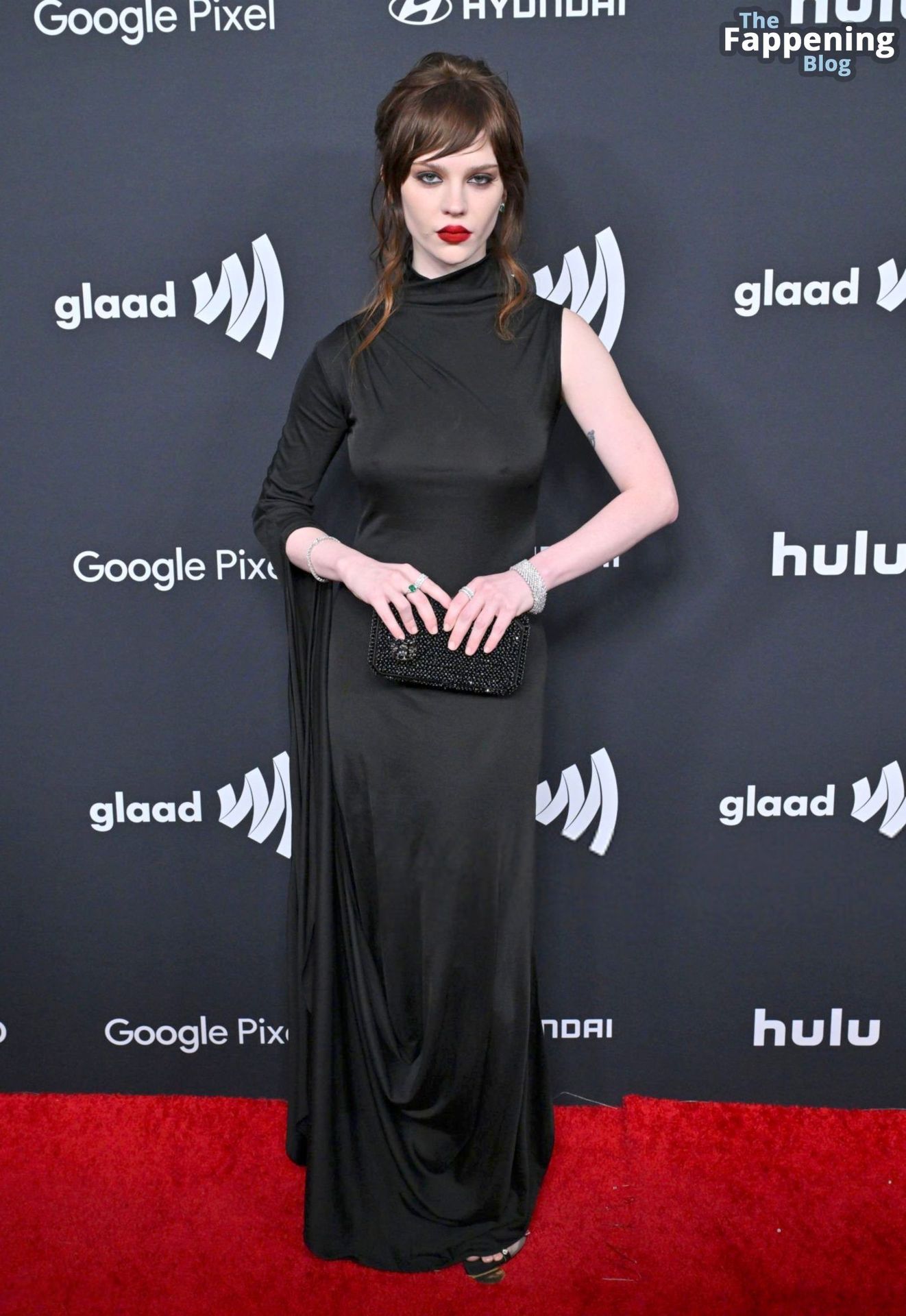 Sophie Thatcher Displays Her Sexy Tits at the GLAAD Media Awards (21 Photos)