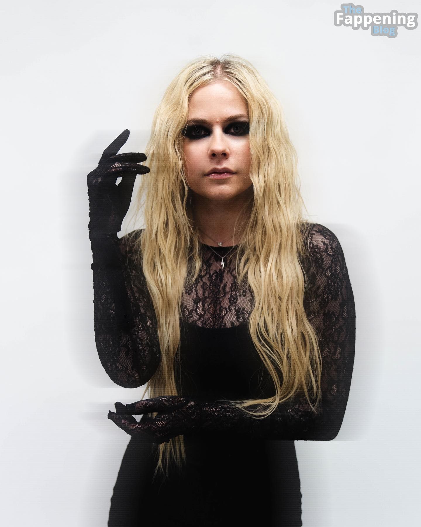 Avril-Lavigne-Sexy-TFB.jpg