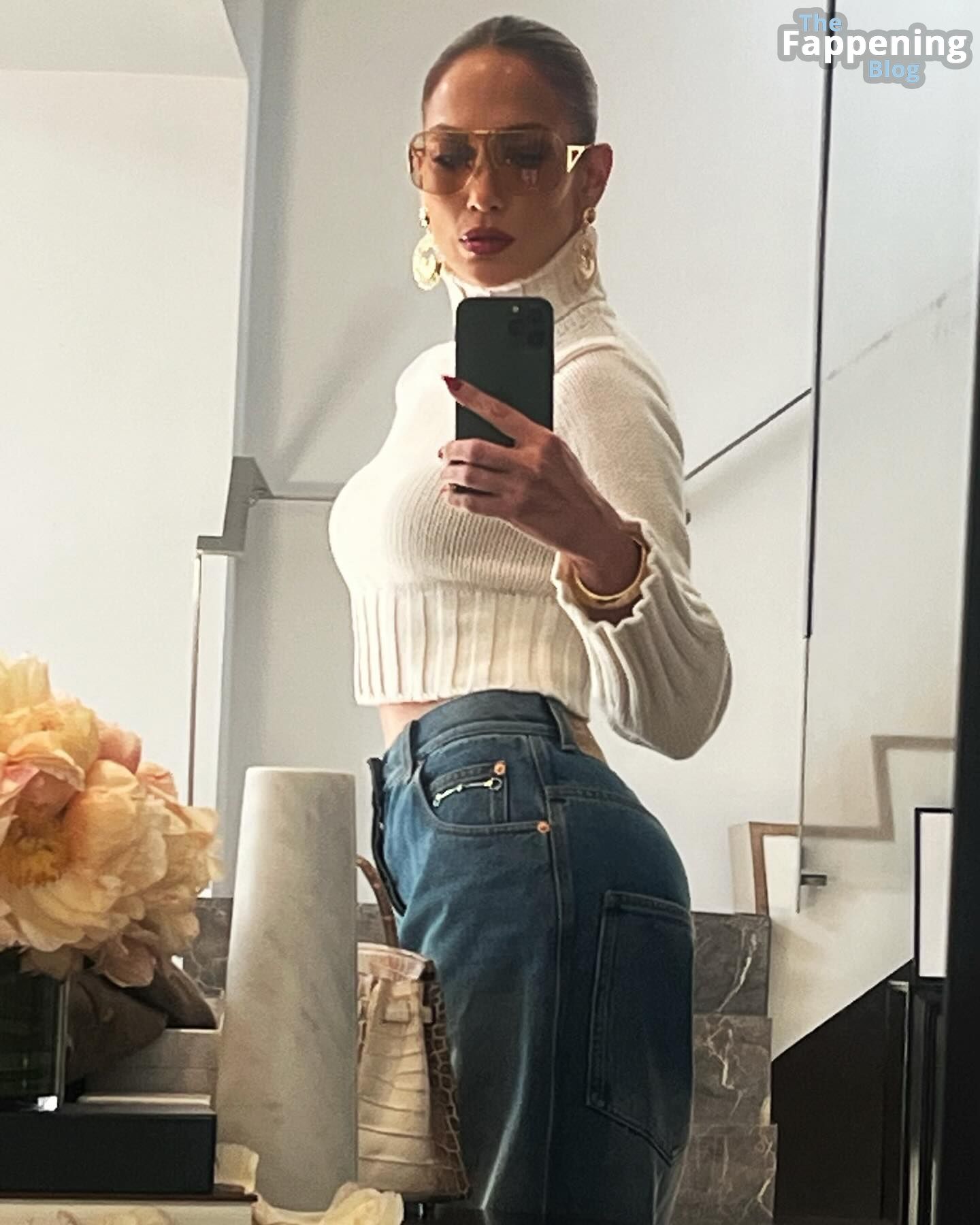 Jennifer Lopez Hot (17 Photos)