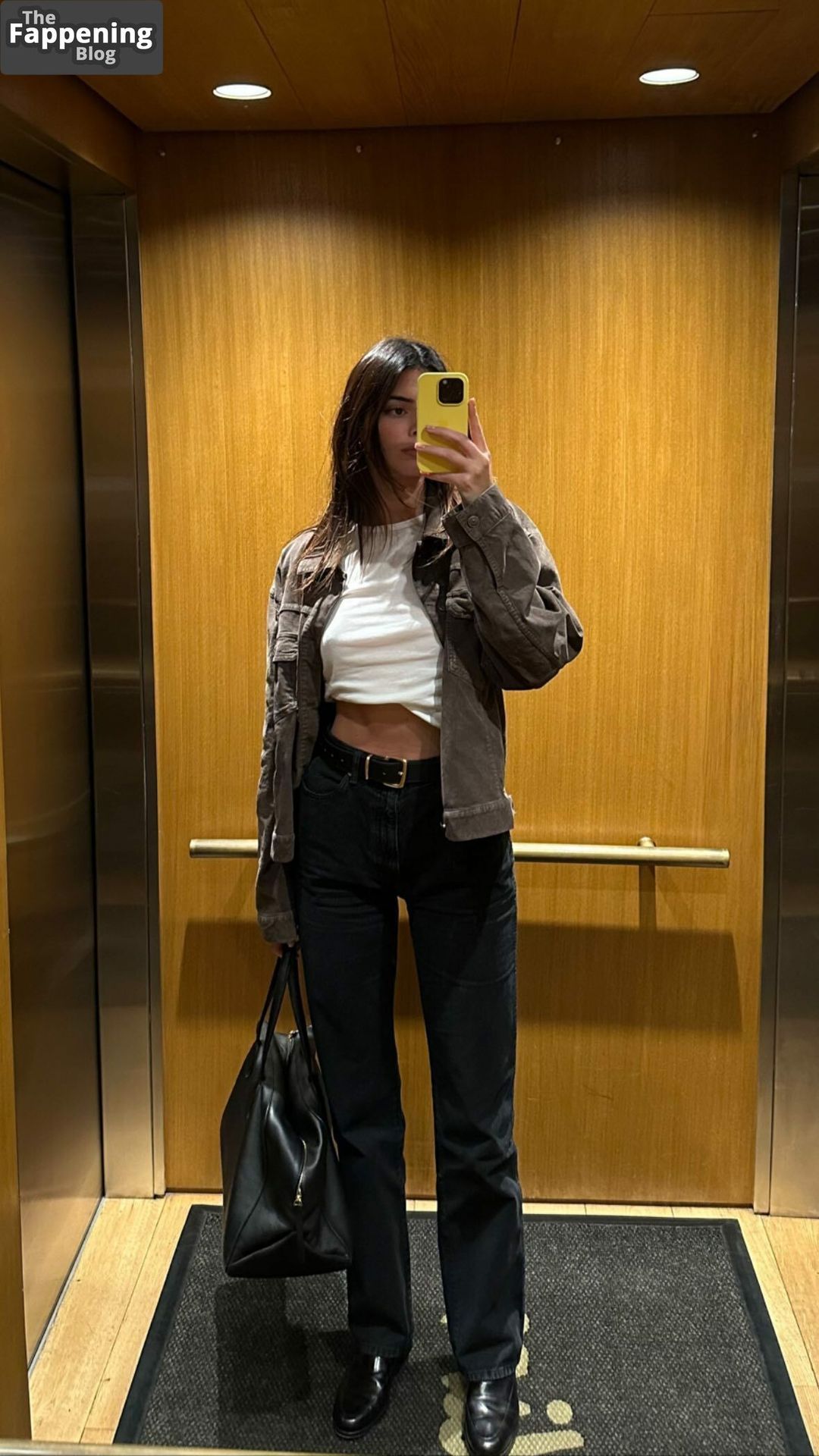Kendall-Jenner-Selfie-in-Elevator-thefappeningblog.com_.jpg