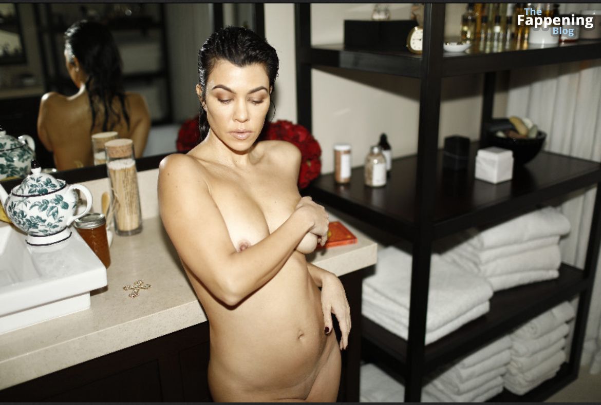 Kourtney Kardashian Nude Leaked The Fappening (7 Photos)