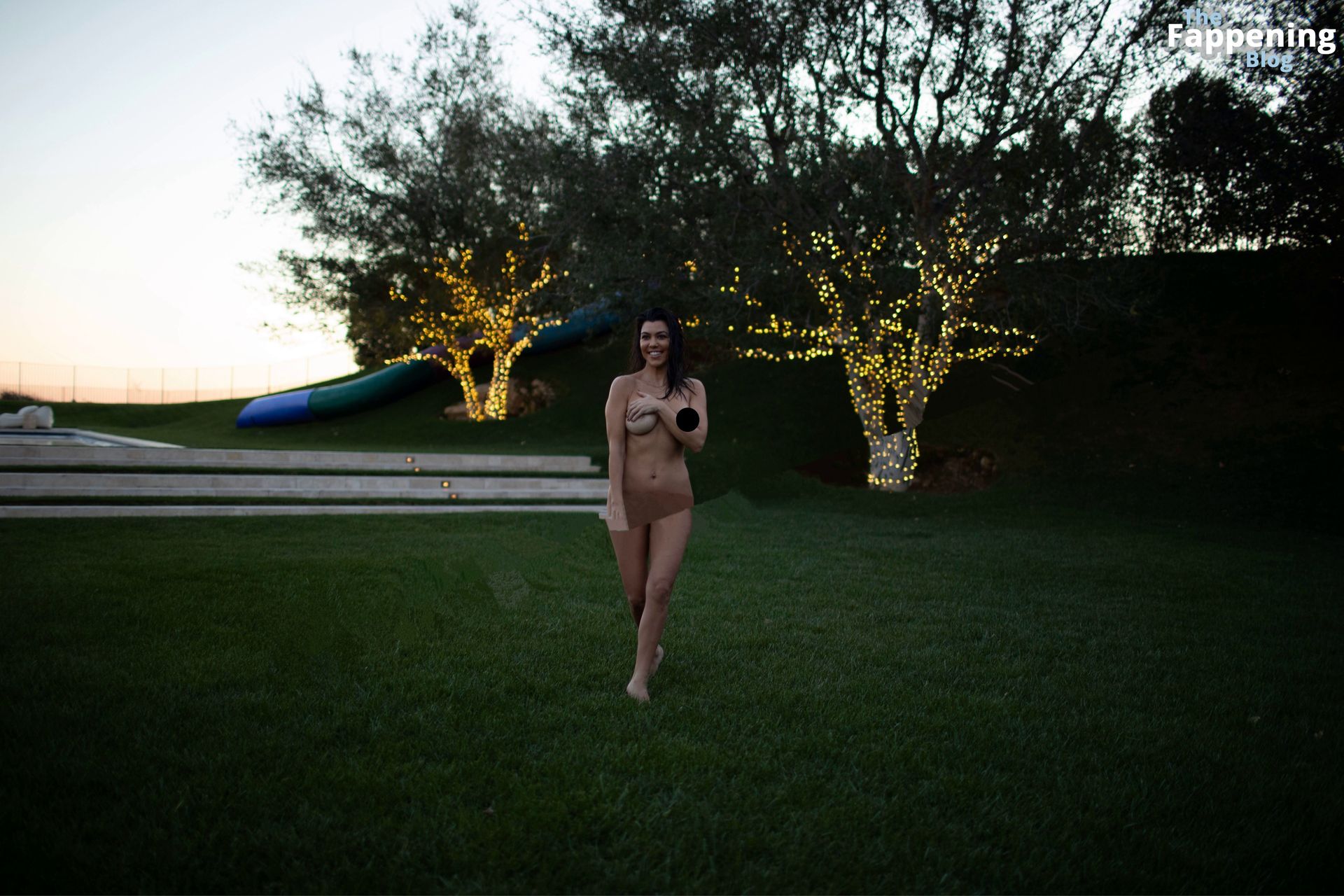 Kourtney-Kardashian-Nude-Leaked-1-thefappeningblog.com_.jpg