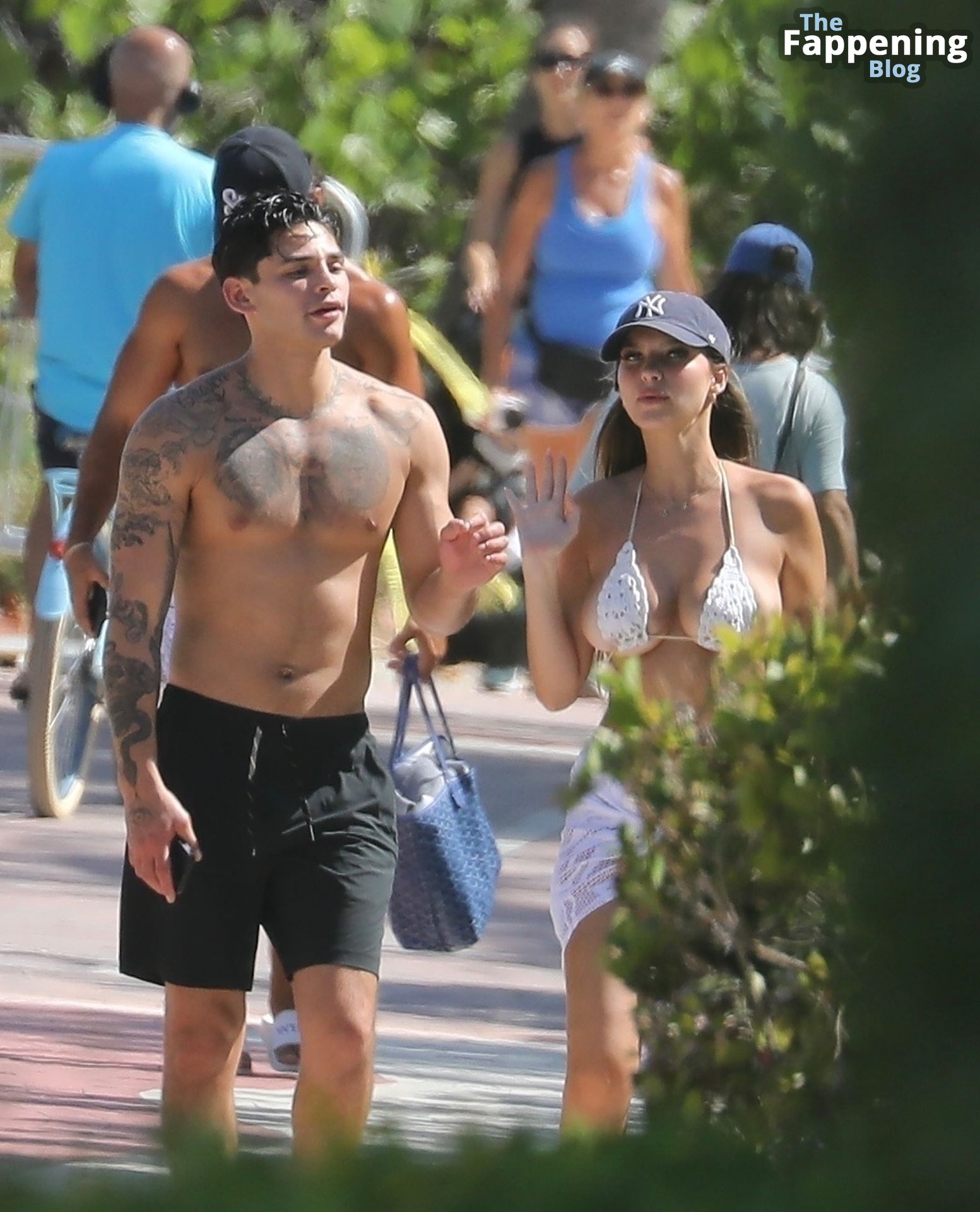 🔴 Mikaela Testa & Ryan Garcia Enjoy a Romantic Walk in Miami (28 Photos)