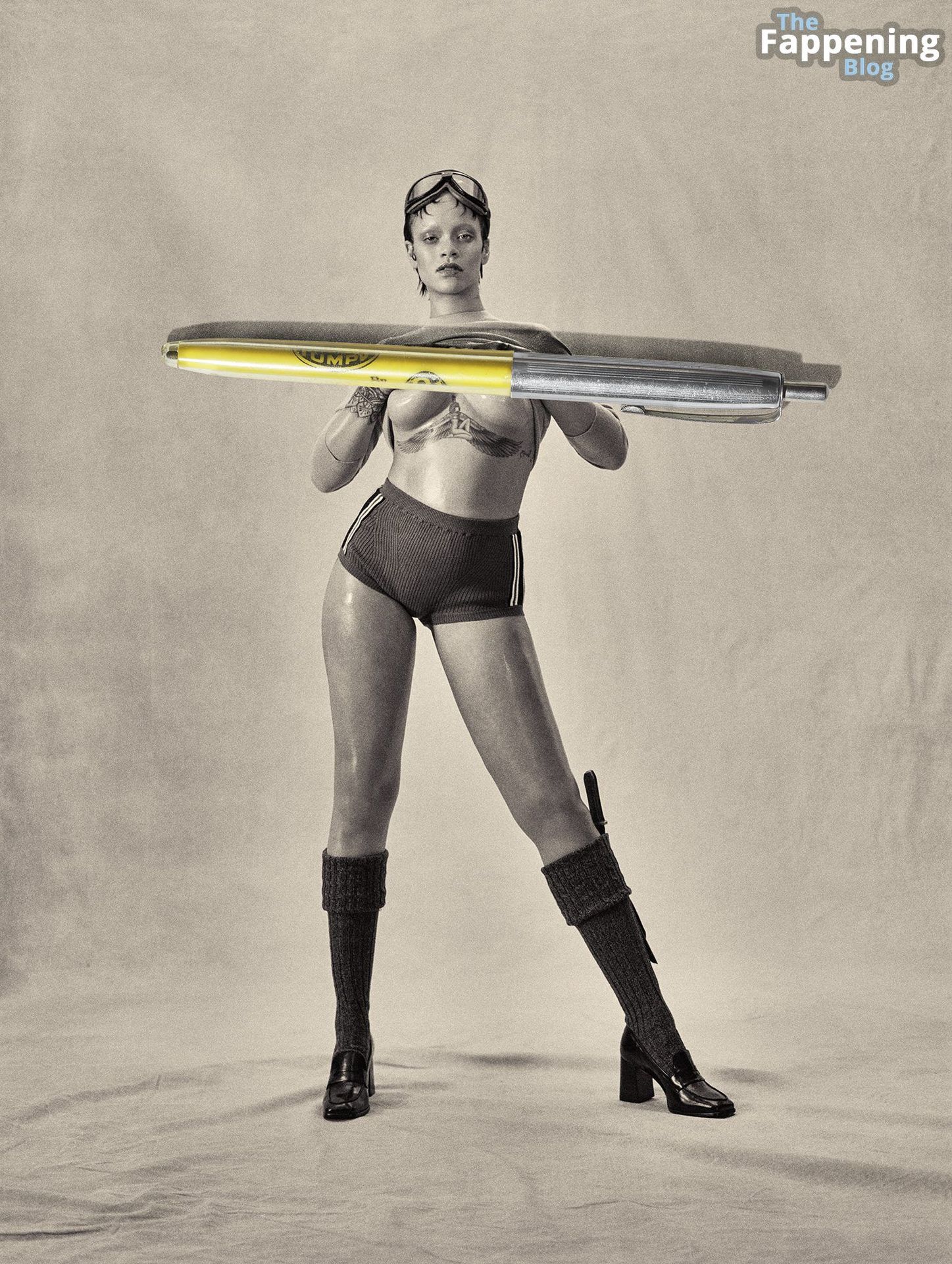 Rihanna-Scandalous-Topless-Photoshoot-10-thefappeningblog.com_.jpg