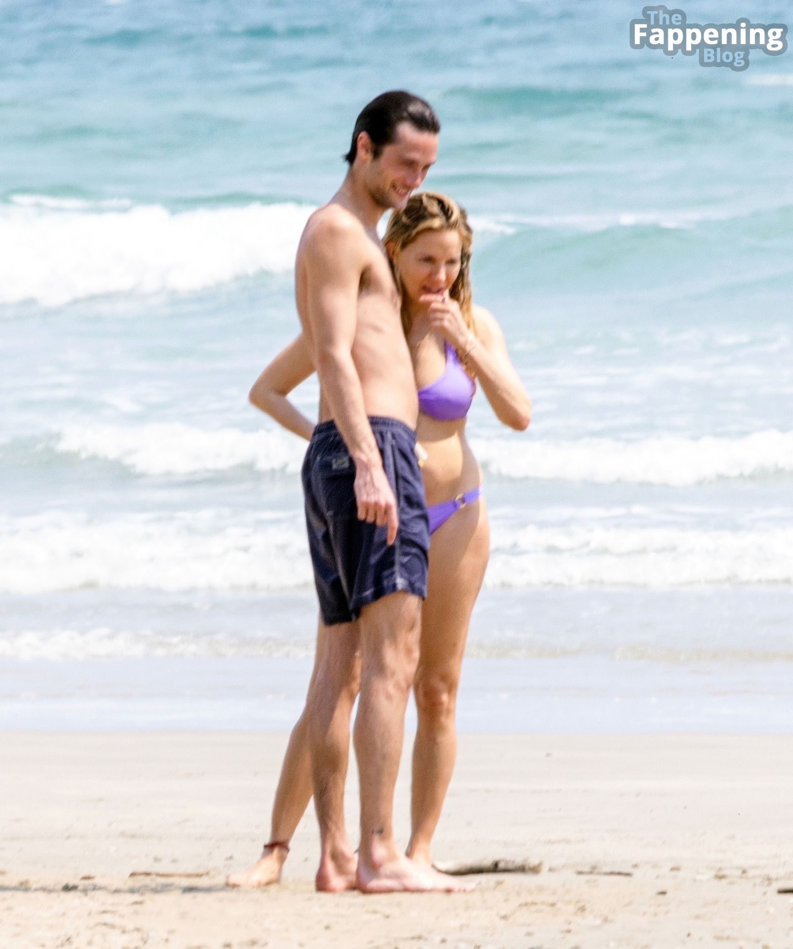 Sienna Miller Shows Off Her Post-Baby Bikini Body on the Beach in Costa Rica (102 Photos)