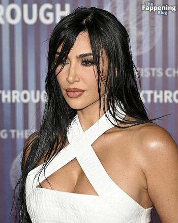 Kim Kardashian / Khloé Kardashian / Kourtney Kardashian / kimkadarshian / kimkardashian Nude Leaks OnlyFans Photo 17426