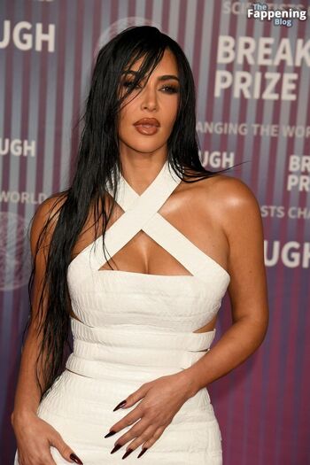 Kim Kardashian / Khloé Kardashian / Kourtney Kardashian / kimkadarshian / kimkardashian Nude Leaks OnlyFans Photo 17427