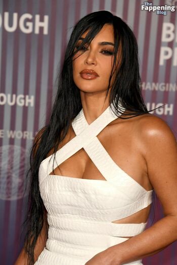 Kim Kardashian / Khloé Kardashian / Kourtney Kardashian / kimkadarshian / kimkardashian Nude Leaks OnlyFans Photo 17431