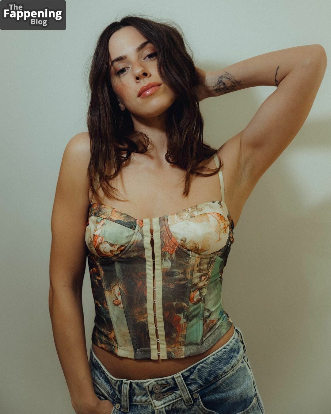 Vanessa Mai Hot (9 Photos)