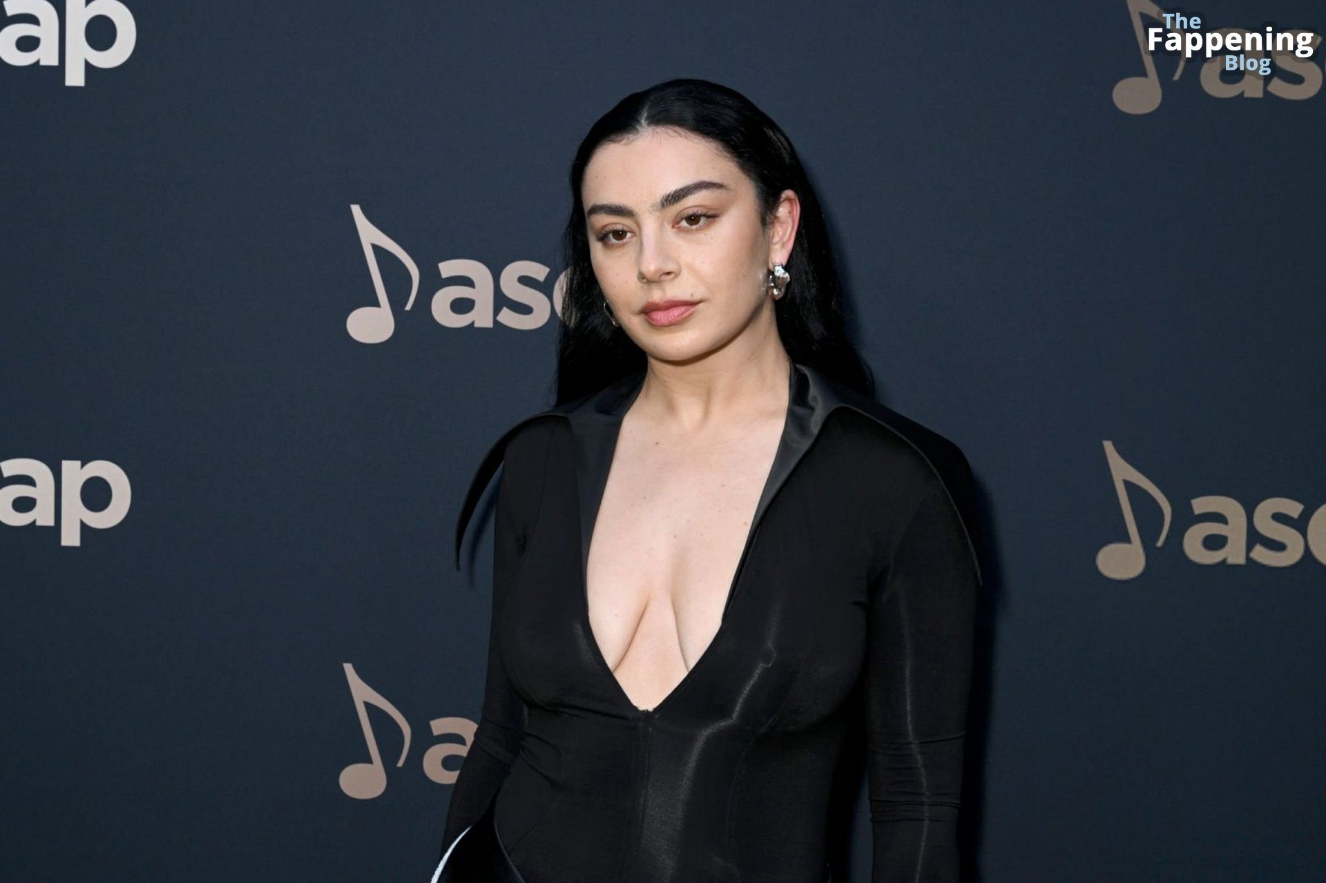 charli-xcx-braless-cleavage-ascap-pop-music-awards-10-thefappeningblog.com_.jpg