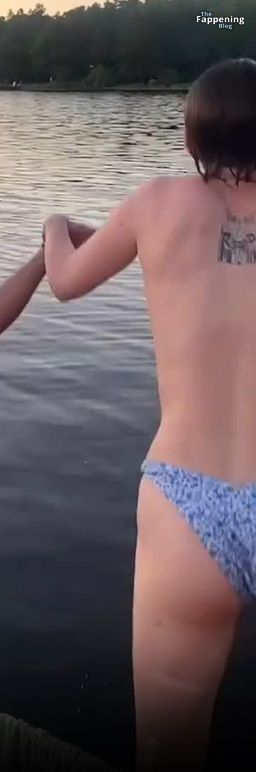 Maisie Williams Nude &amp; Sexy (19 Pics + Video)