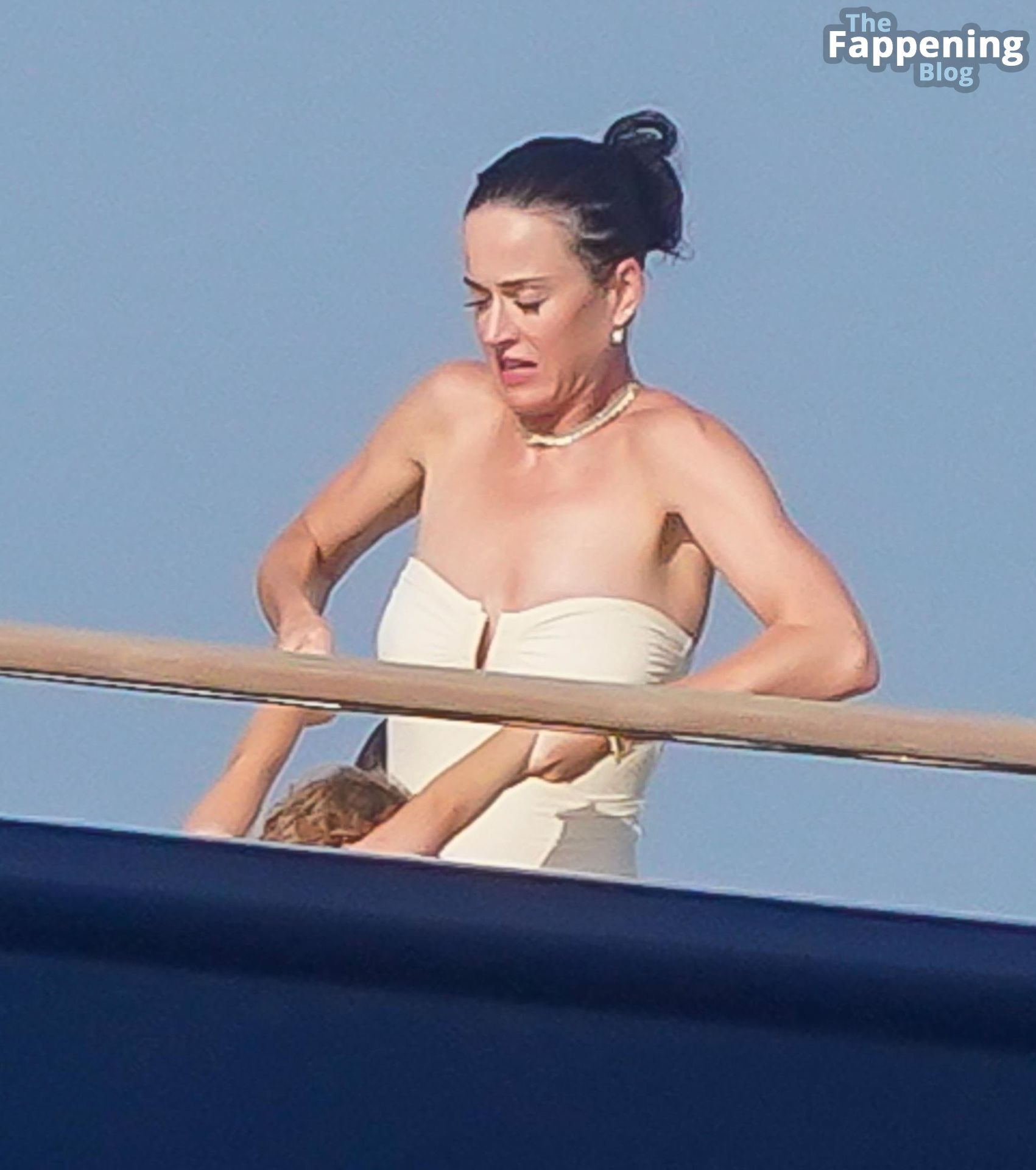 Katy Perry Enjoys Her Summer Holidays in St-Tropez (8 Photos)