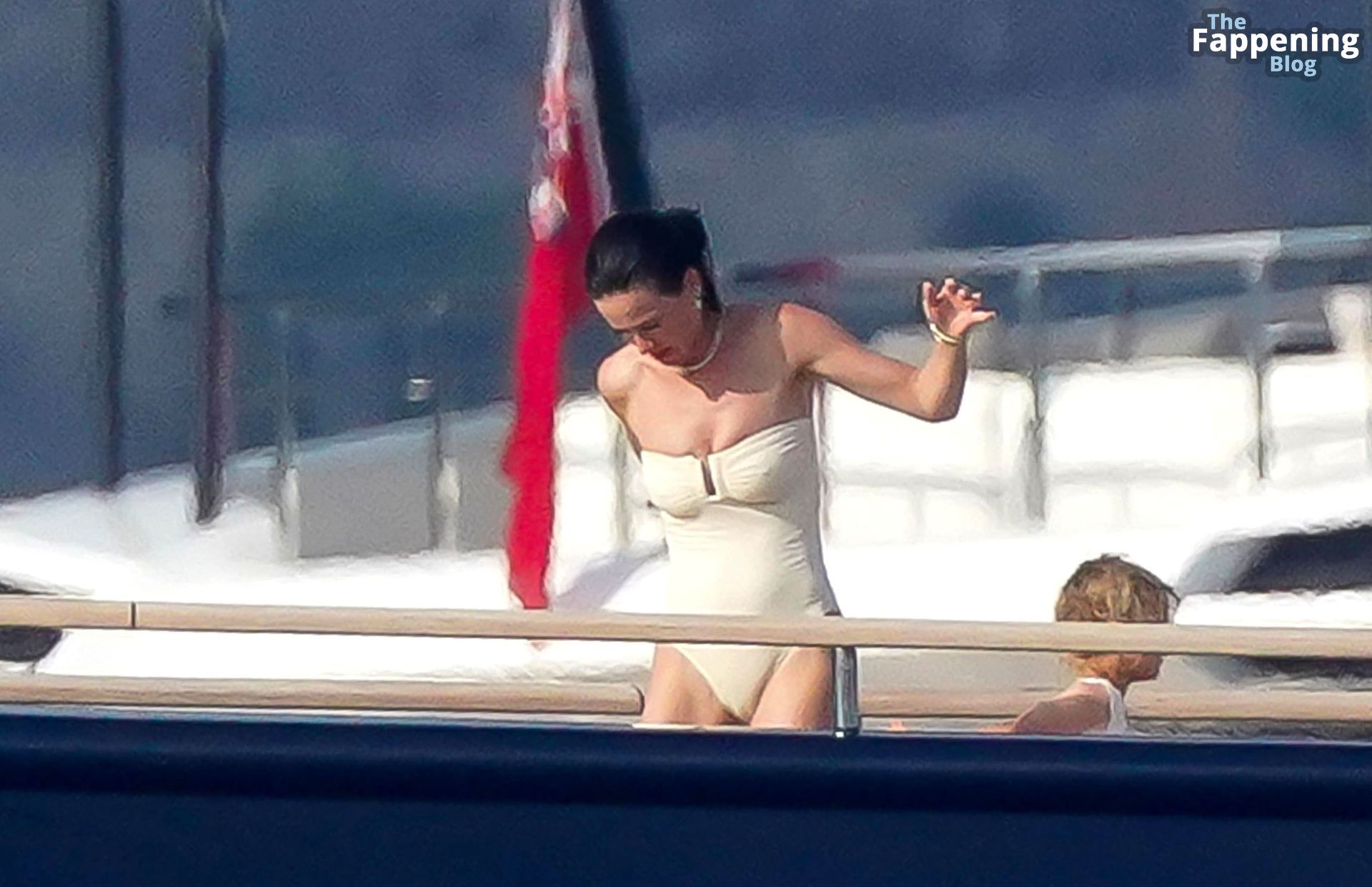 Katy Perry Enjoys Her Summer Holidays in St-Tropez (8 Photos)