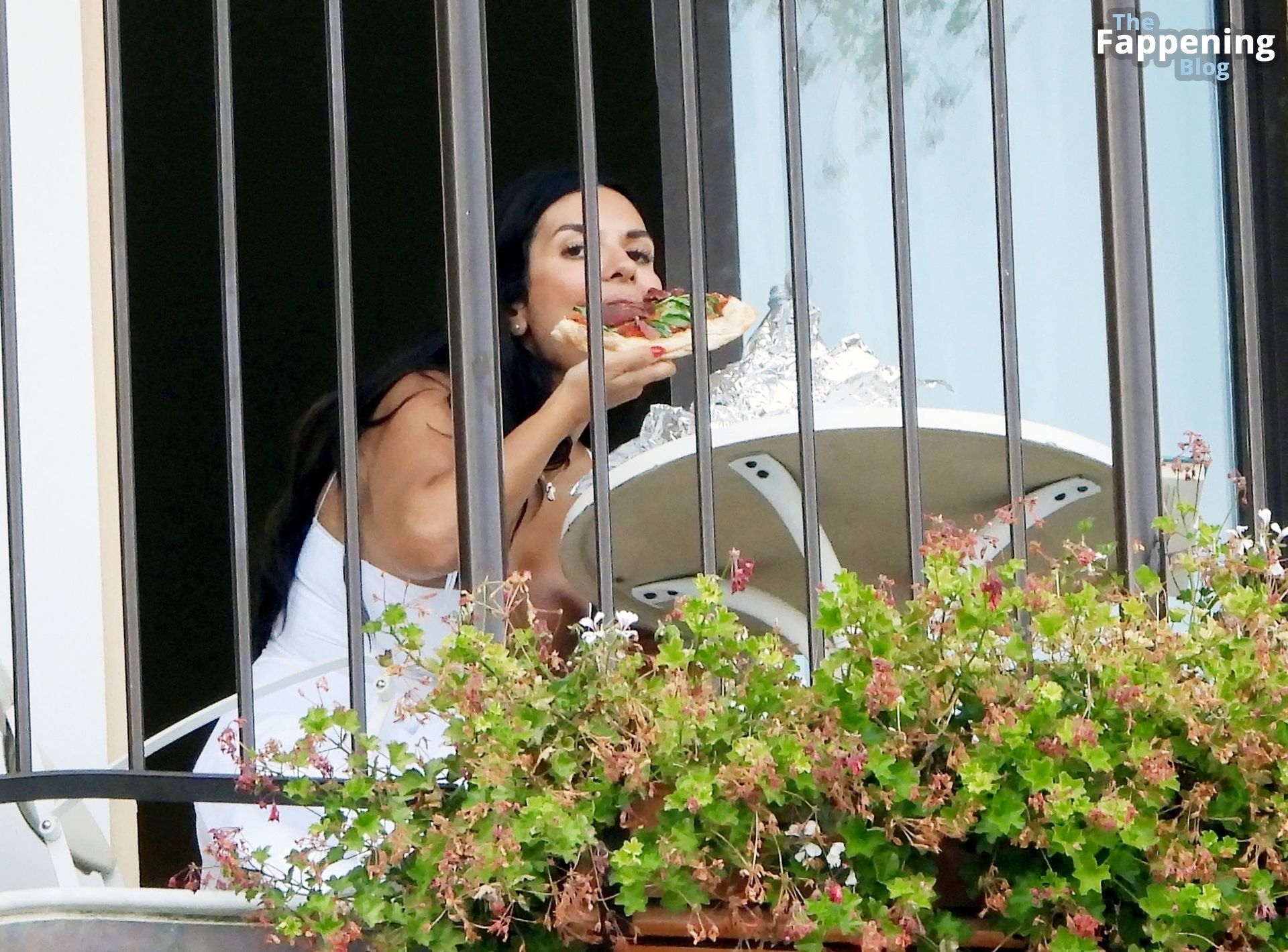 Ekin-Su Cülcüloğlu Enjoys Some Downtime Reading a Book on Holiday in Portofino (35 Photos)