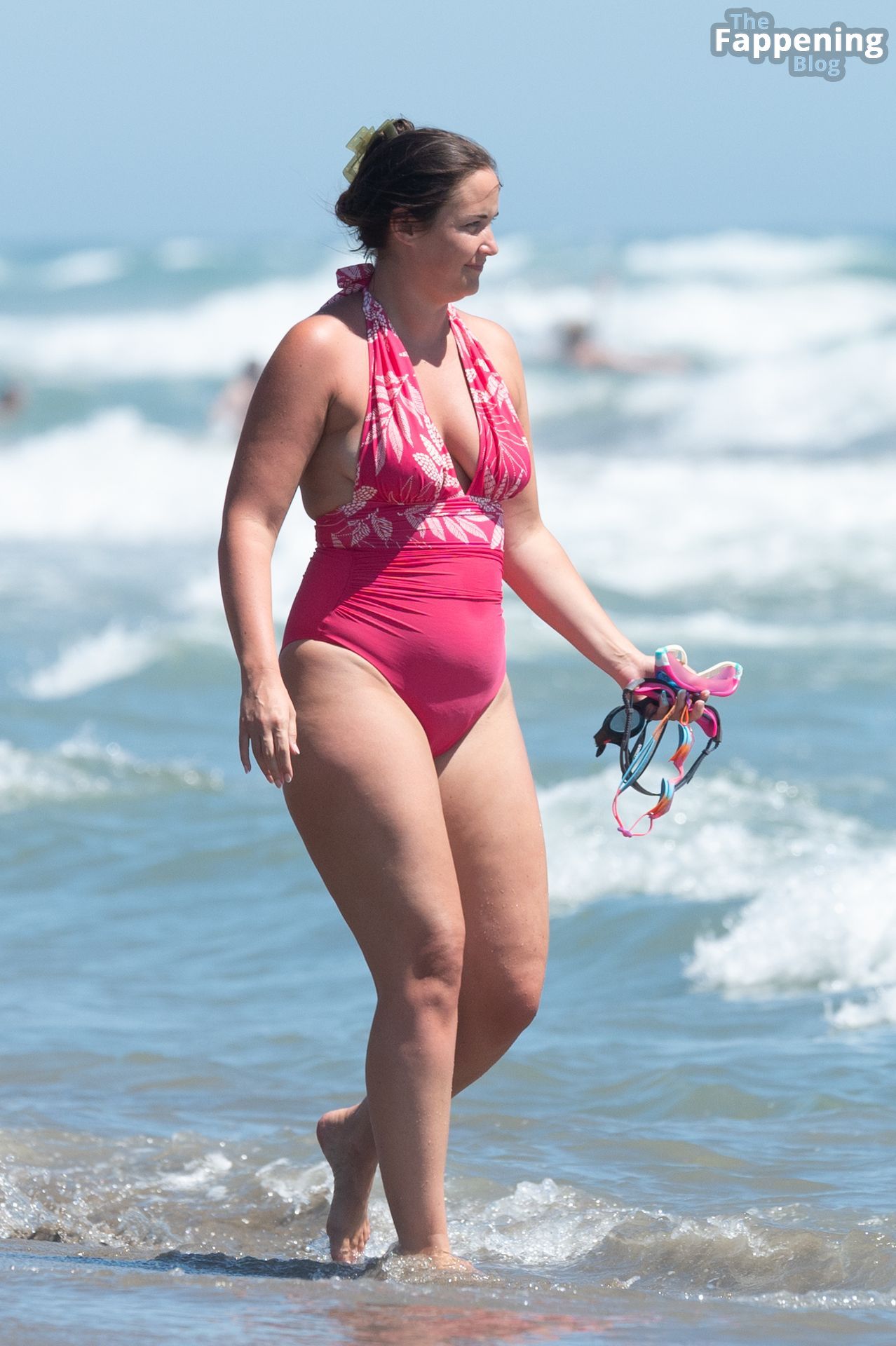 Jacqueline Jossa Has Fun in the Sun on the Beach in Spain (92 Photos)