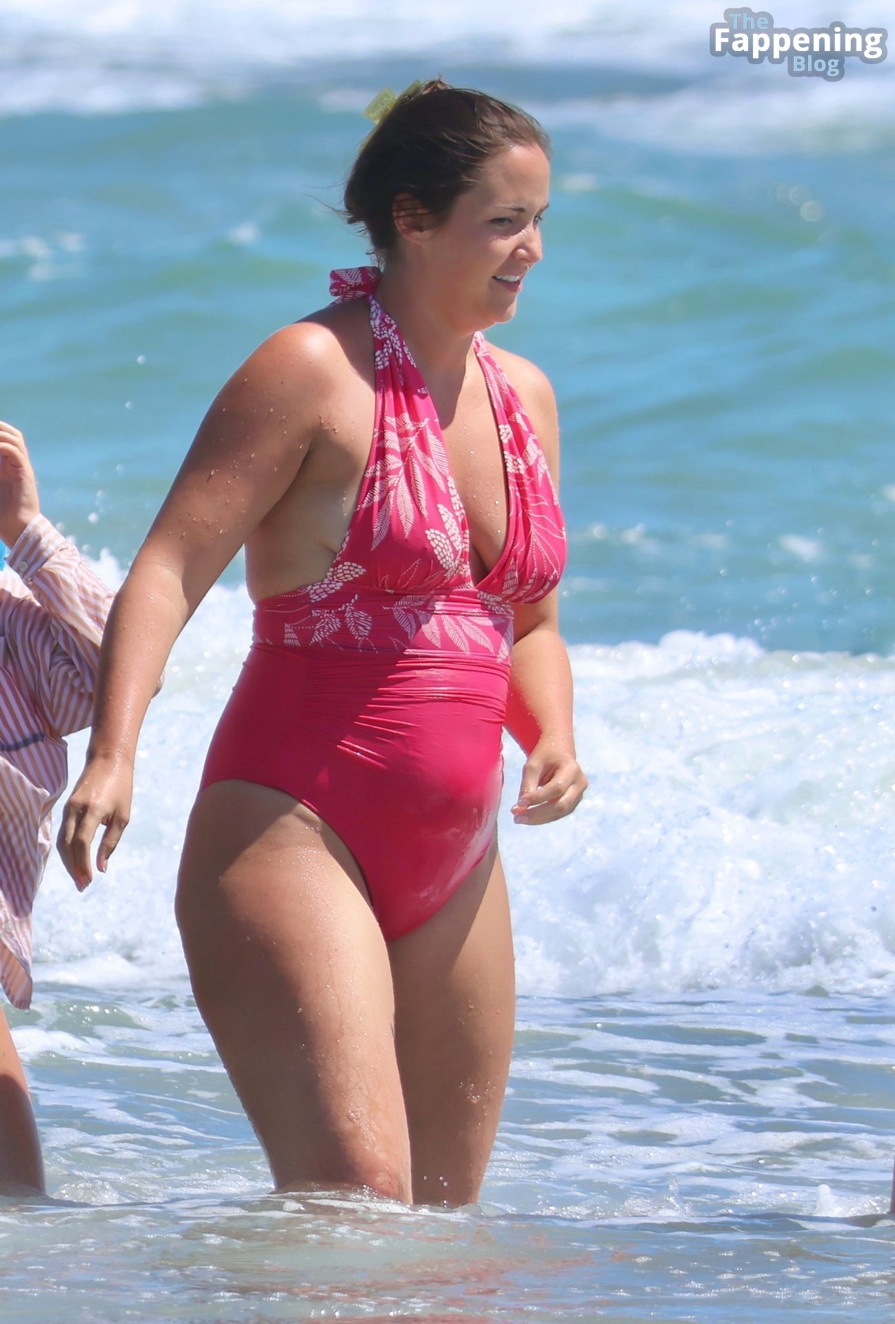 Jacqueline Jossa Has Fun in the Sun on the Beach in Spain (92 Photos)