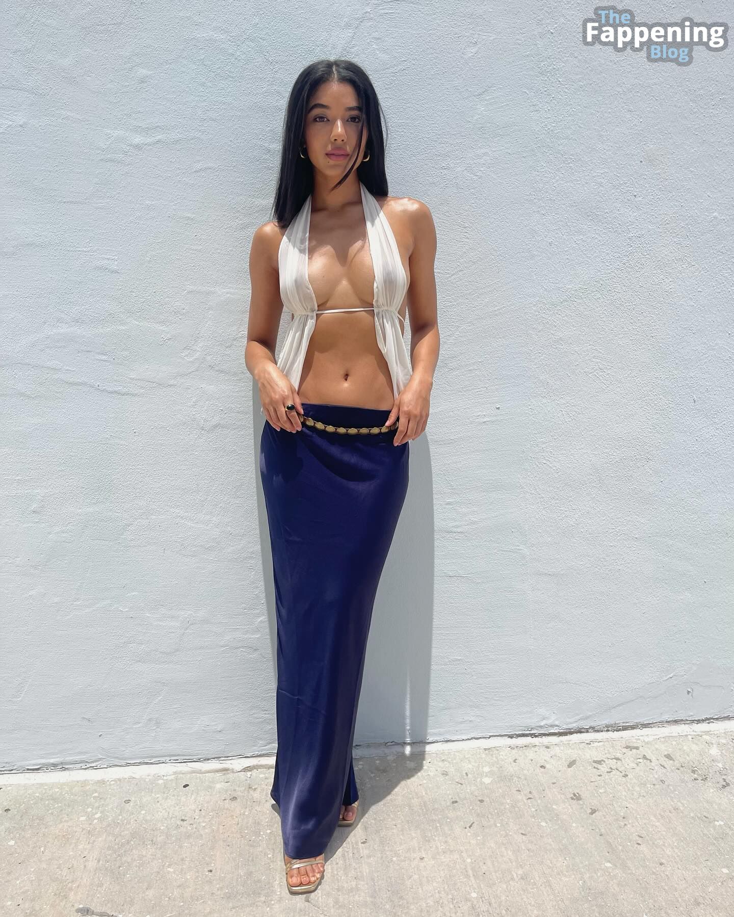 Yovanna Ventura Braless (6 Photos)