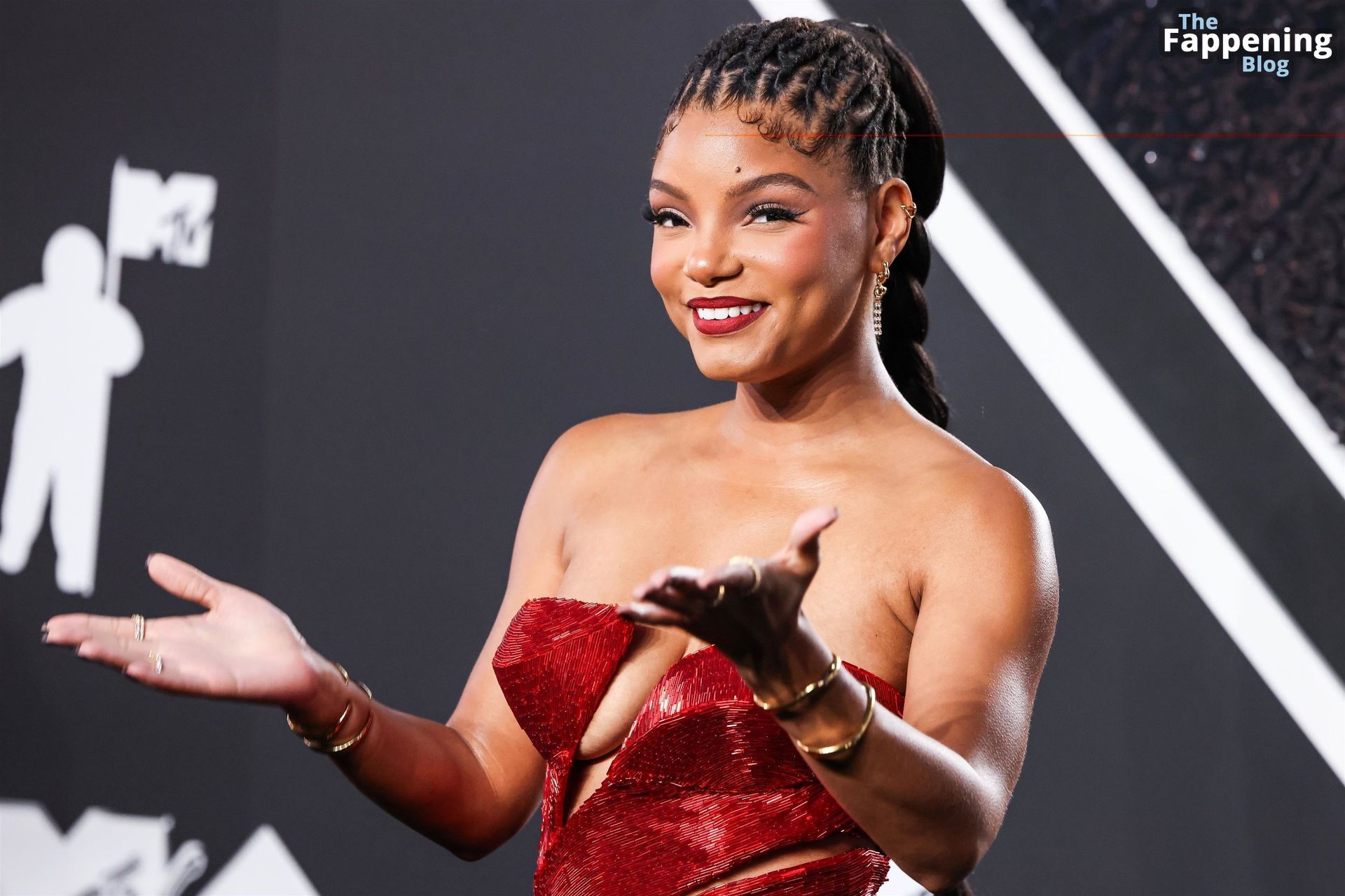 Halle Bailey Shows Off Her Assets at the VMAs (84 Photos)