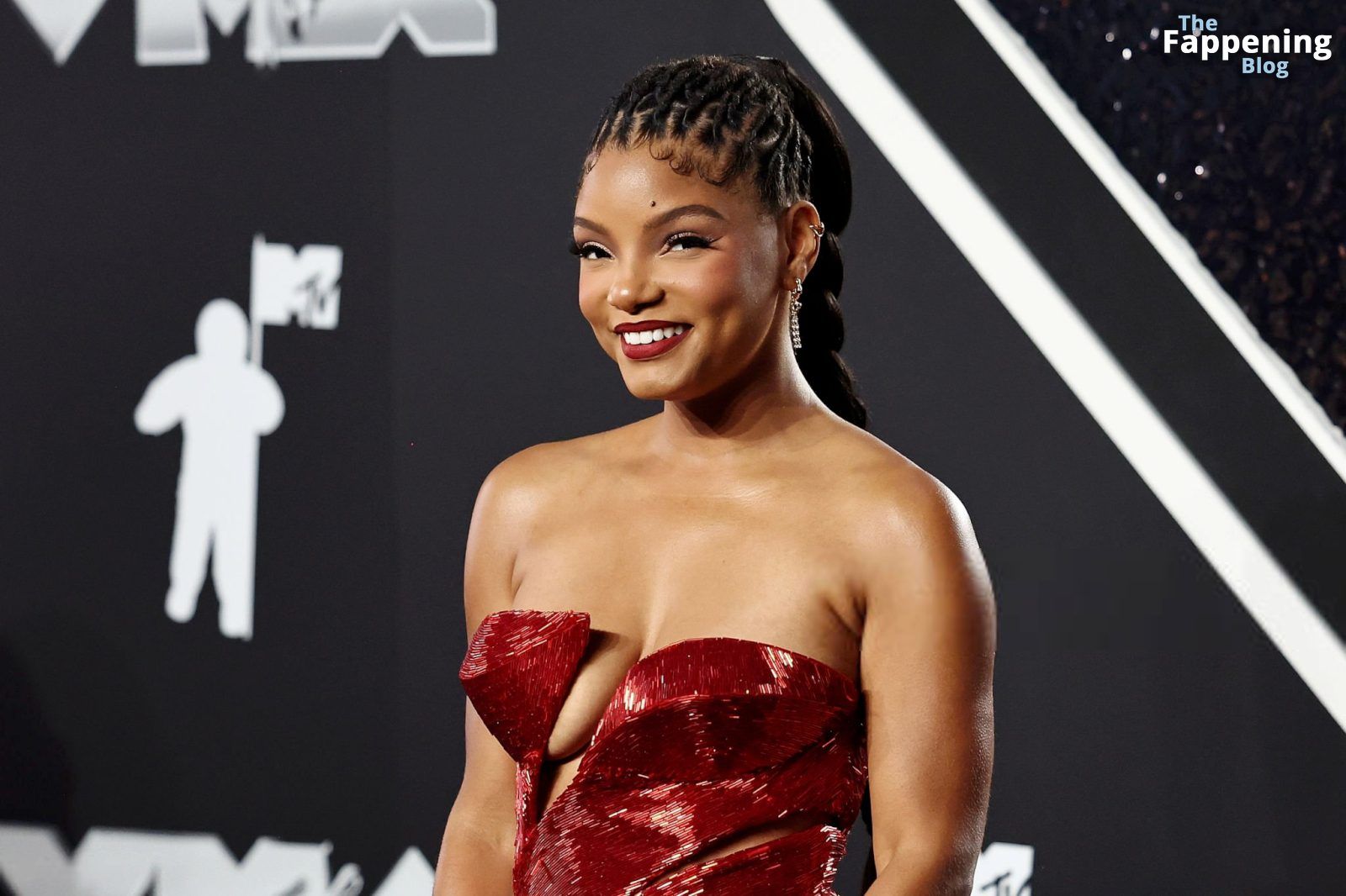 Halle Bailey Shows Off Her Assets at the VMAs (84 Photos)