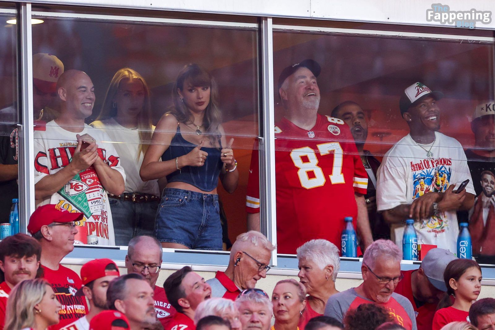 Taylor Swift Looks Stunning in Denim Shorts and Thigh-High Boots at Arrowhead Stadium (19 Photos)