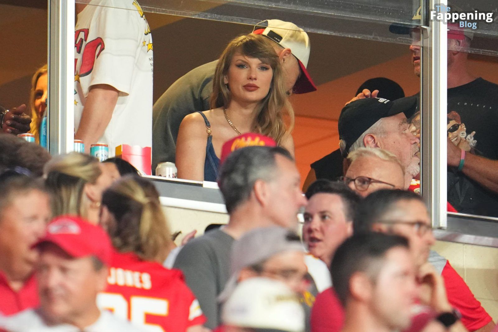 Taylor Swift Looks Stunning in Denim Shorts and Thigh-High Boots at Arrowhead Stadium (19 Photos)