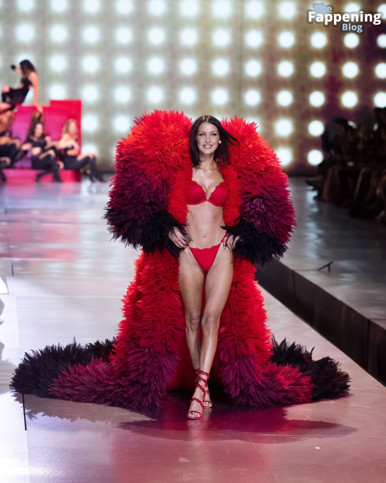 Bella Hadid Looks Stunning in Red at the 2024 Victoria’s Secret Show (63 Photos)