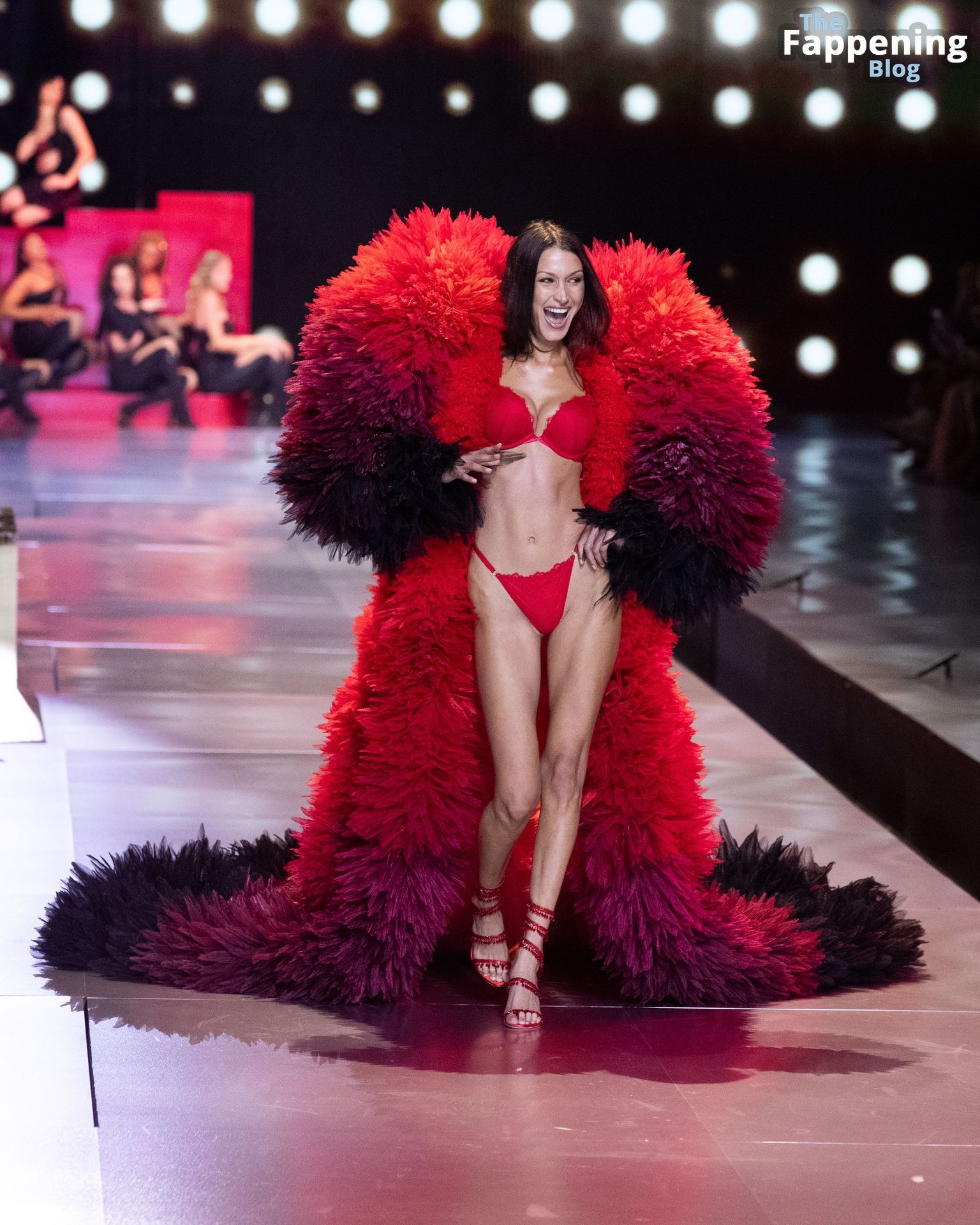 Bella Hadid Looks Stunning in Red at the 2024 Victoria’s Secret Show (63 Photos)