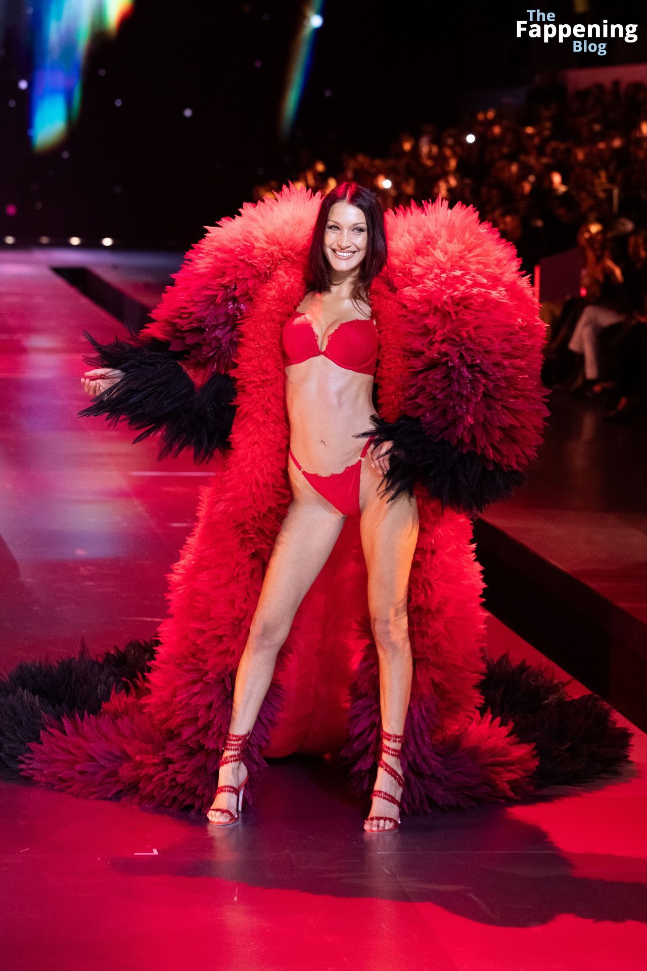 Bella Hadid Looks Stunning in Red at the 2024 Victoria’s Secret Show (63 Photos)