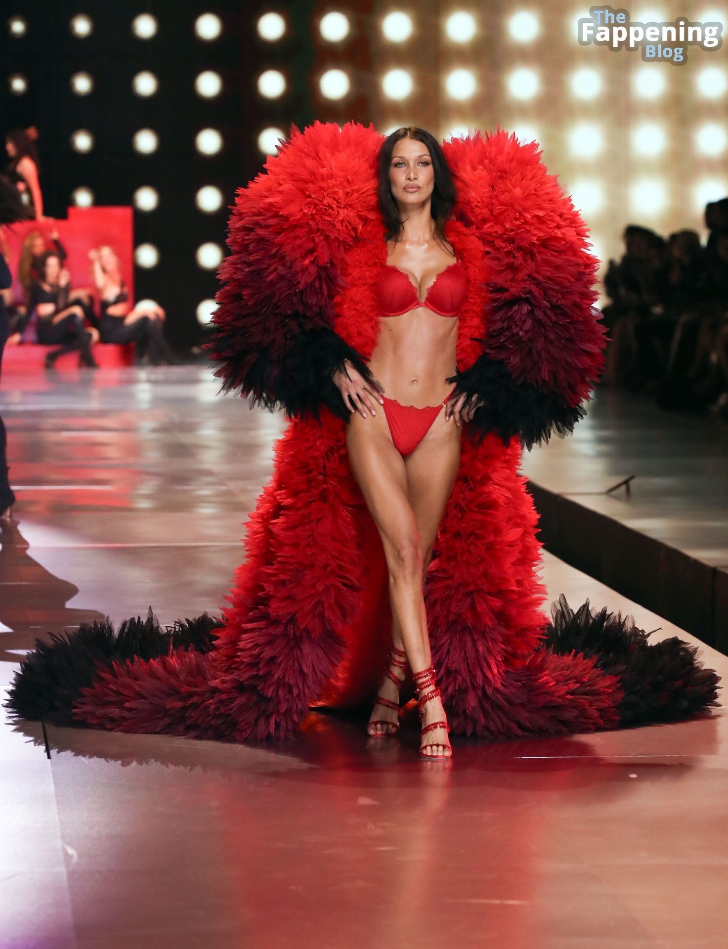 Bella Hadid Looks Stunning in Red at the 2024 Victoria’s Secret Show (63 Photos)