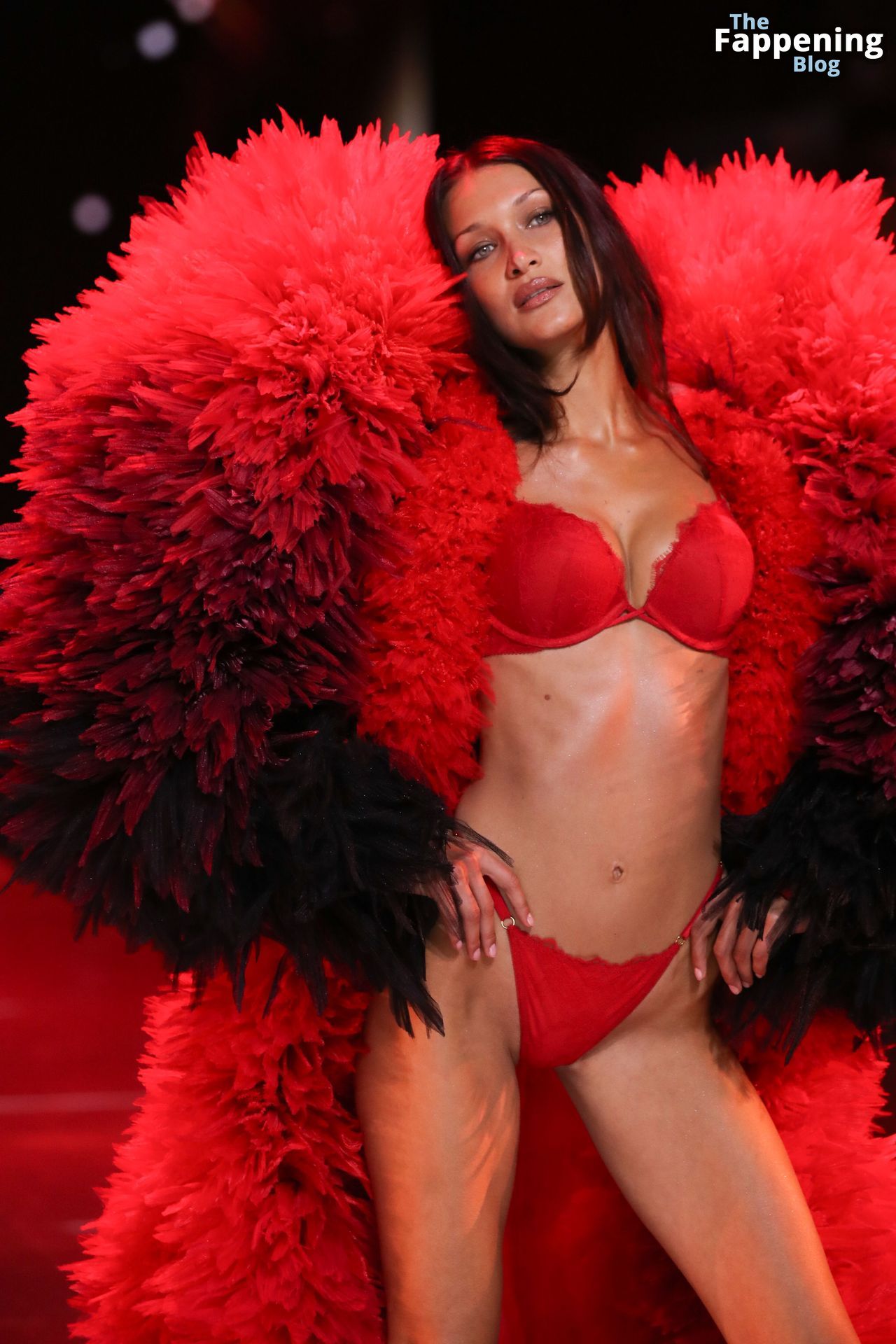 Bella Hadid Looks Stunning in Red at the 2024 Victoria’s Secret Show (63 Photos)