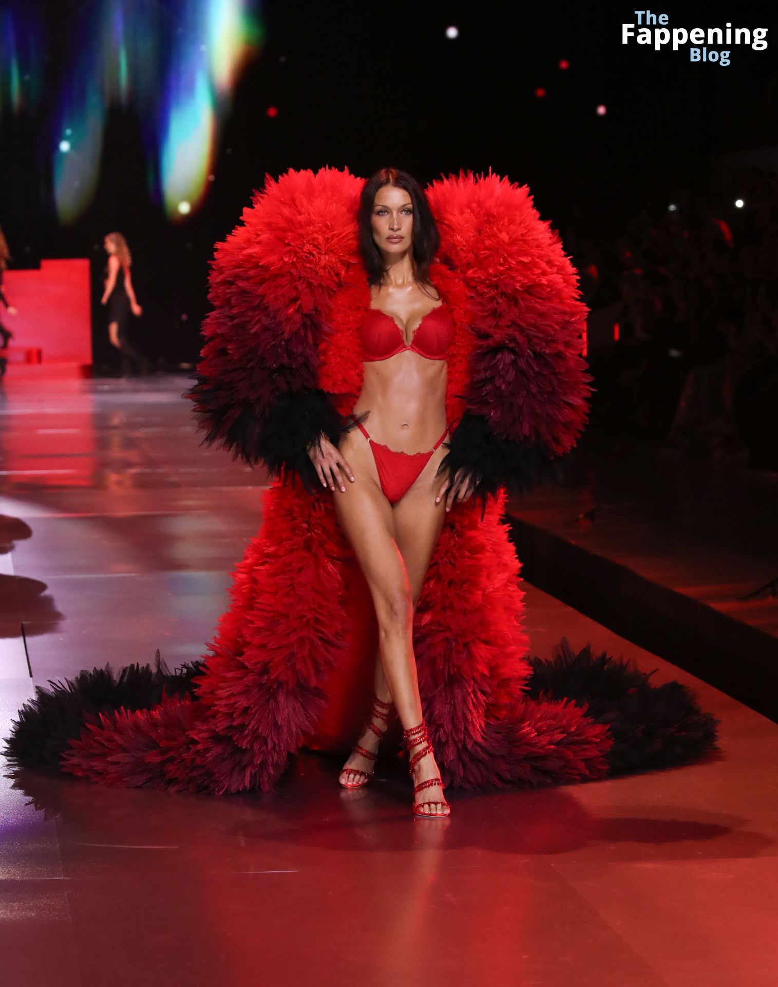 Bella Hadid Looks Stunning in Red at the 2024 Victoria’s Secret Show (63 Photos)