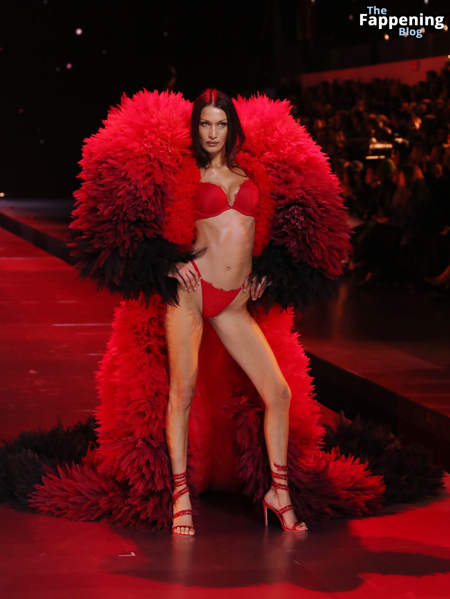 Bella Hadid Looks Stunning in Red at the 2024 Victoria’s Secret Show (63 Photos)