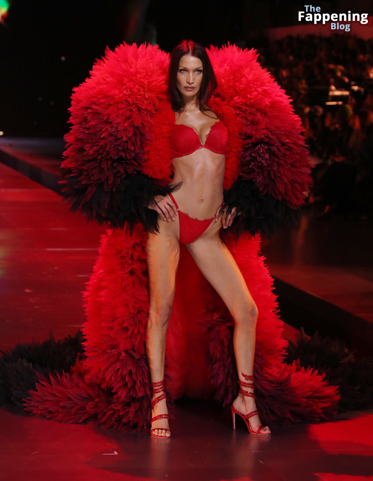 Bella Hadid Looks Stunning in Red at the 2024 Victoria’s Secret Show (63 Photos)