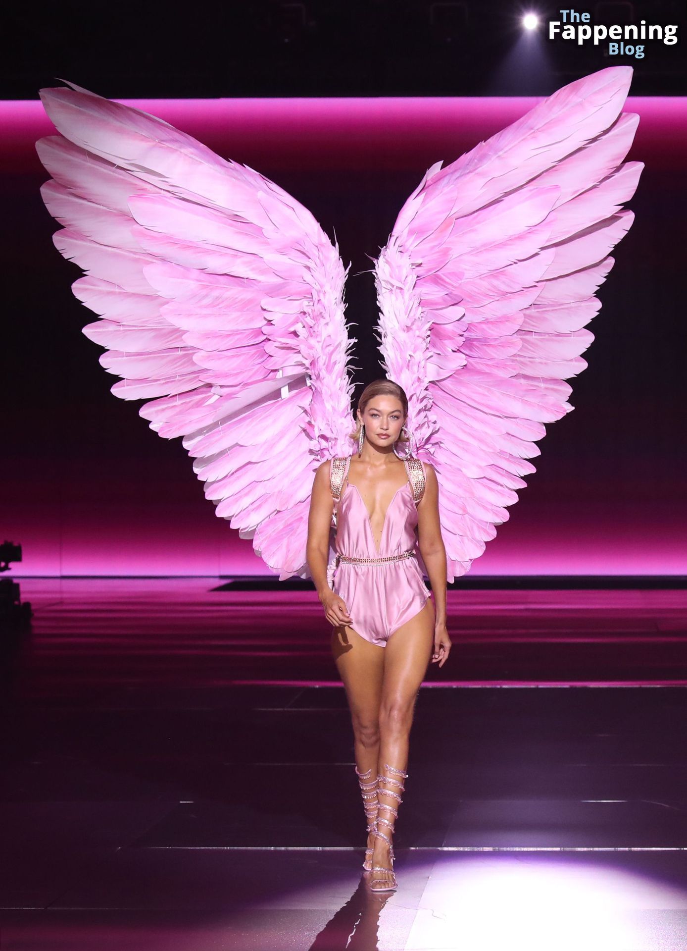 Gigi Hadid Displays Her Sexy Figure at the 2024 Victoria’s Secret Fashion Show (112 Photos)