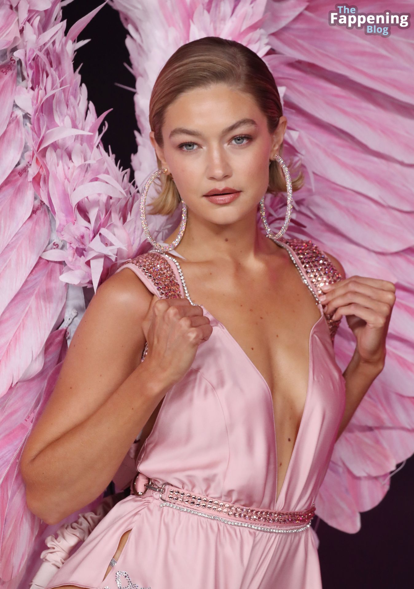 Gigi Hadid Displays Her Sexy Figure at the 2024 Victoria’s Secret Fashion Show (112 Photos)